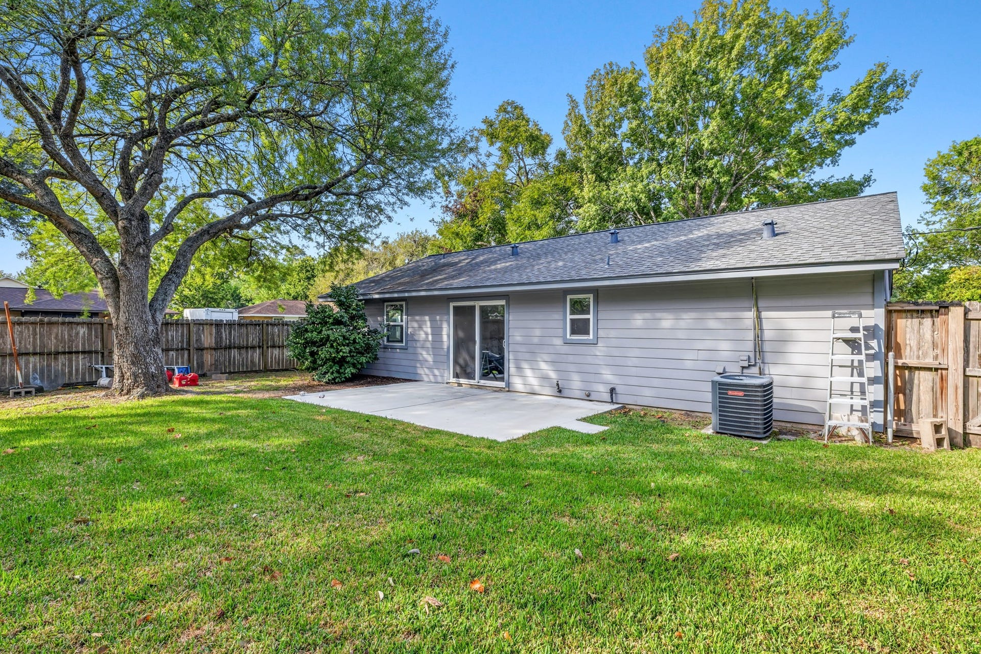 100 Inwood Lane, Highlands, TX 77562 100 Inwood Lane, Highlands, TX 77562