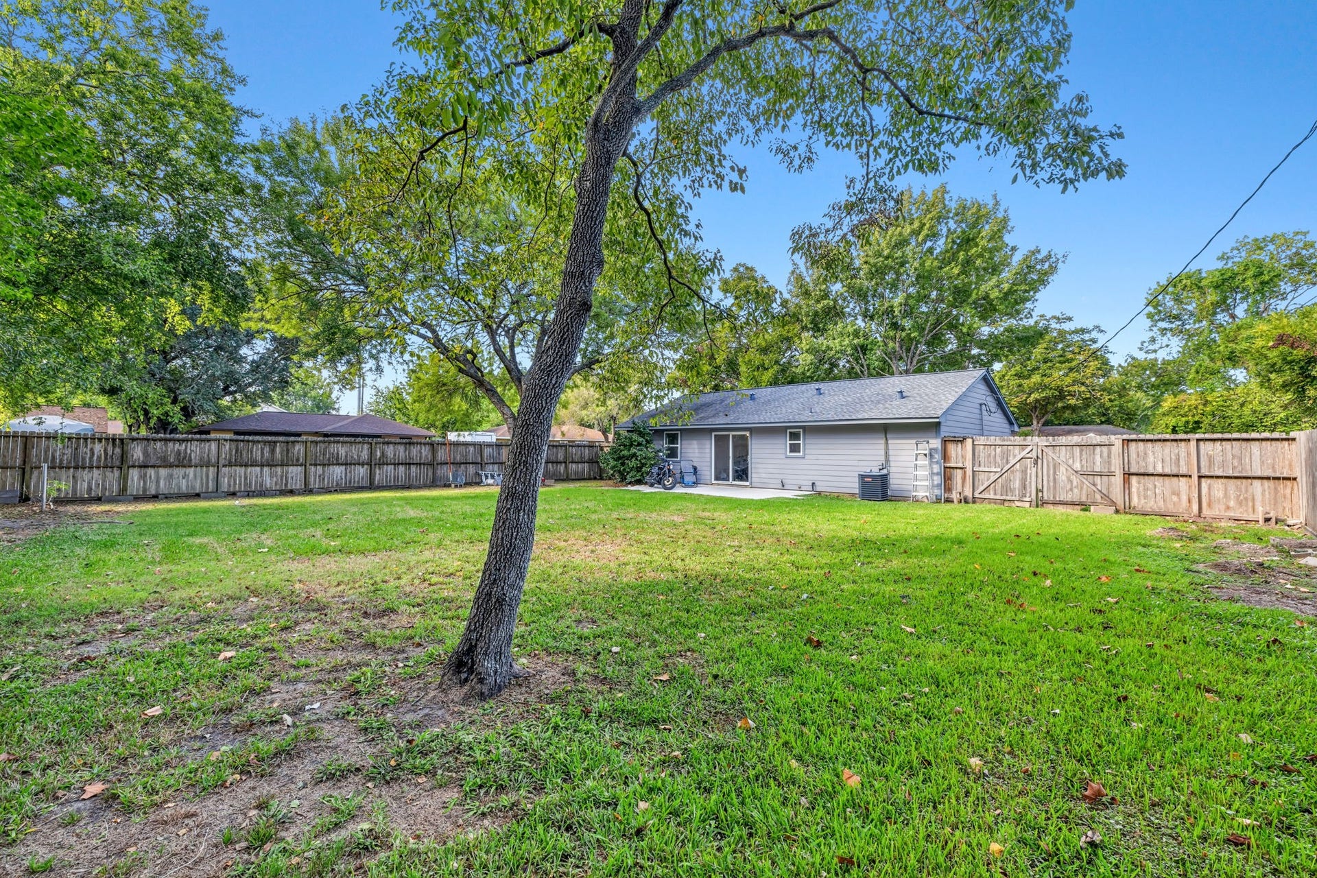 100 Inwood Lane, Highlands, TX 77562 100 Inwood Lane, Highlands, TX 77562