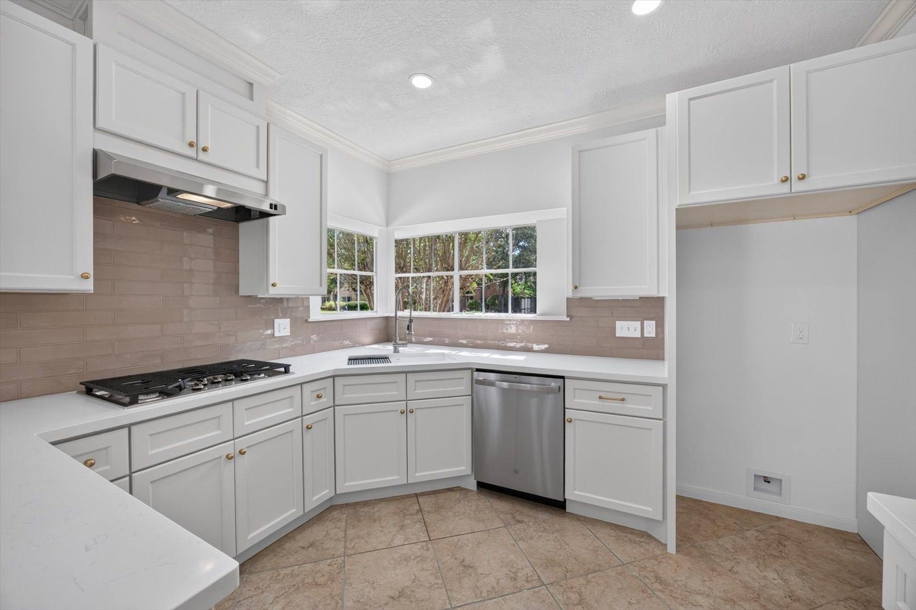 1013 Londonderry Avenue, Friendswood, TX 77546 1013 Londonderry Avenue, Friendswood, TX 77546