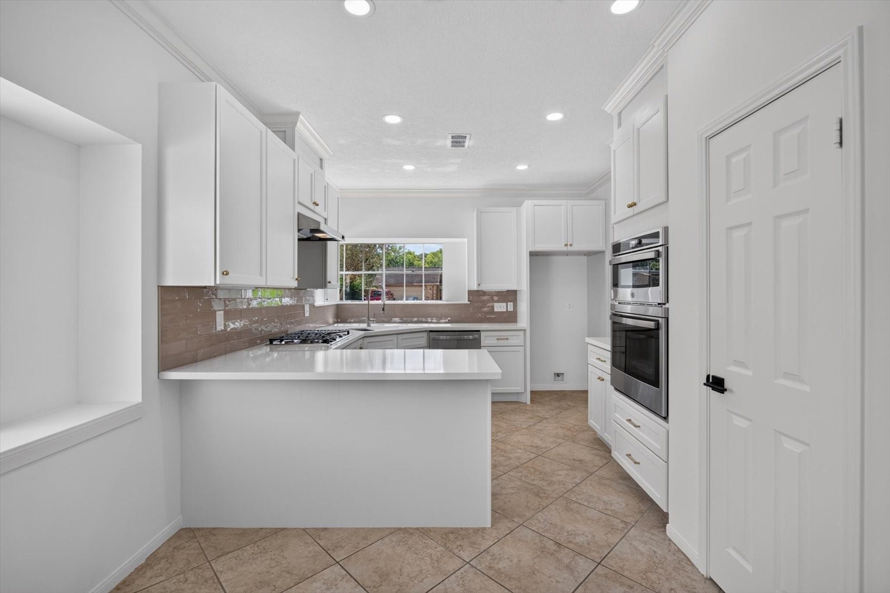 1013 Londonderry Avenue, Friendswood, TX 77546 1013 Londonderry Avenue, Friendswood, TX 77546