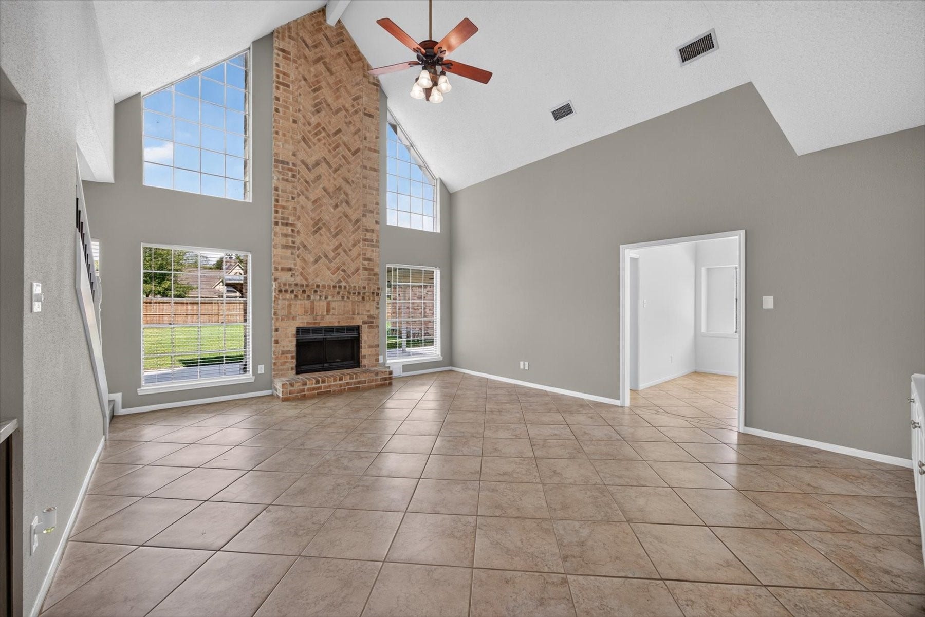 1013 Londonderry Avenue, Friendswood, TX 77546 1013 Londonderry Avenue, Friendswood, TX 77546
