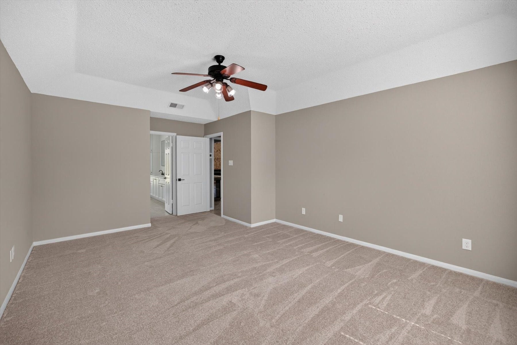 1013 Londonderry Avenue, Friendswood, TX 77546 1013 Londonderry Avenue, Friendswood, TX 77546