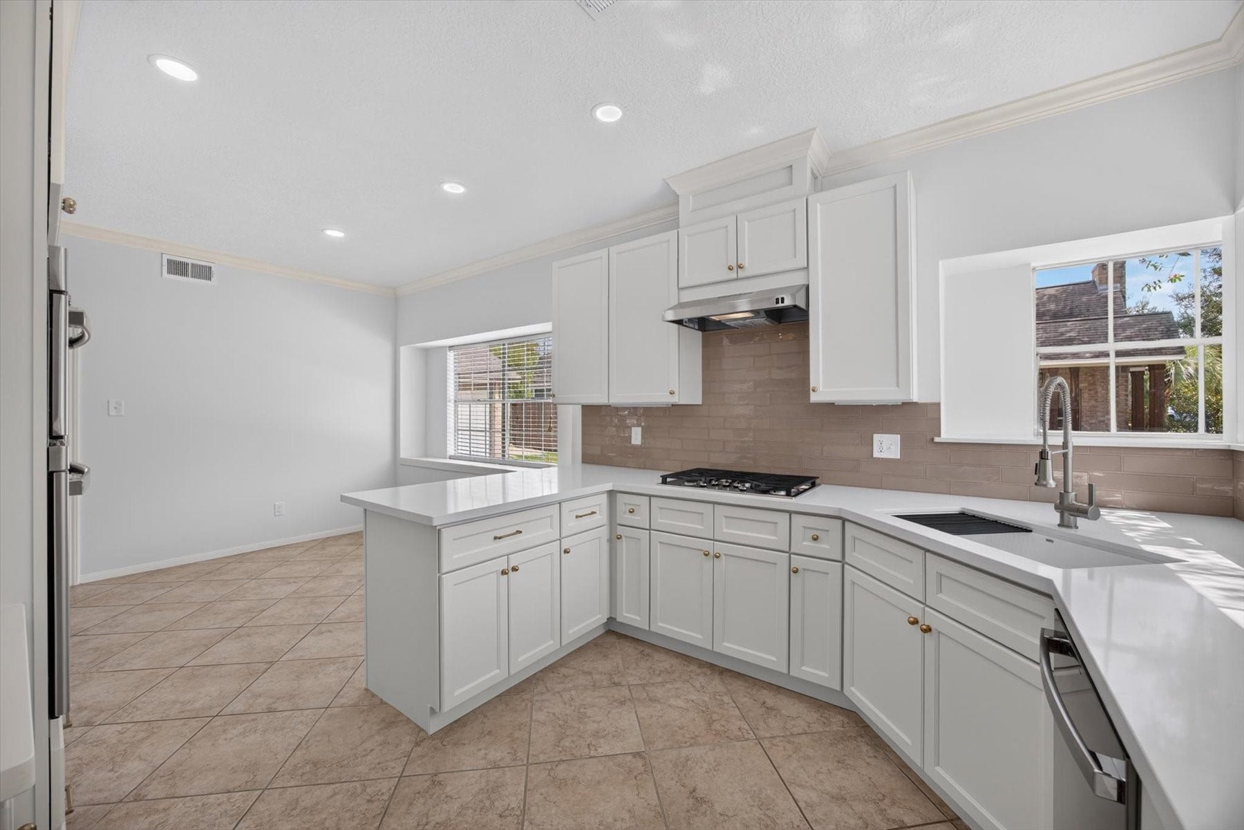 1013 Londonderry Avenue, Friendswood, TX 77546 1013 Londonderry Avenue, Friendswood, TX 77546