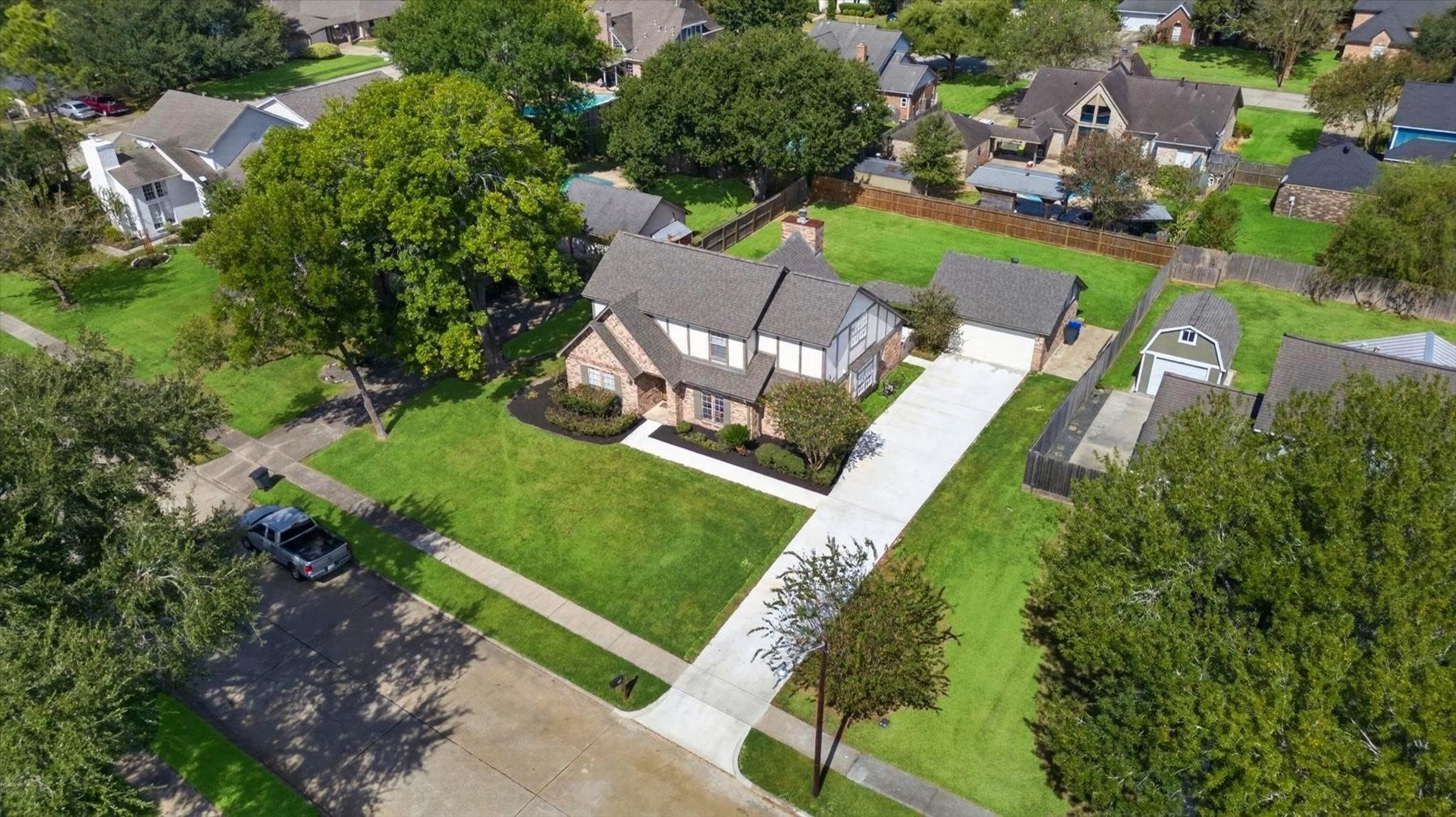 1013 Londonderry Avenue, Friendswood, TX 77546 1013 Londonderry Avenue, Friendswood, TX 77546