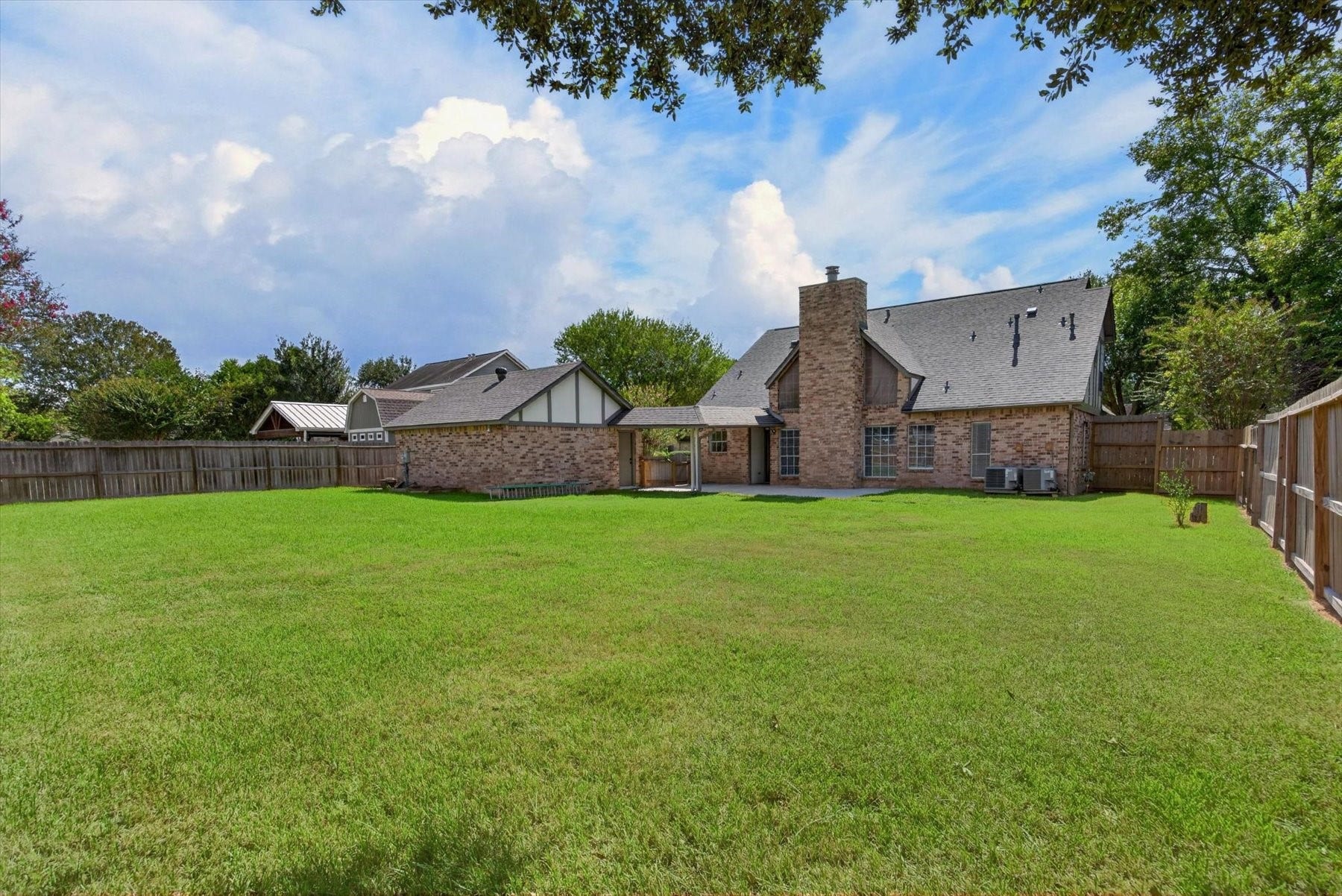 1013 Londonderry Avenue, Friendswood, TX 77546 1013 Londonderry Avenue, Friendswood, TX 77546