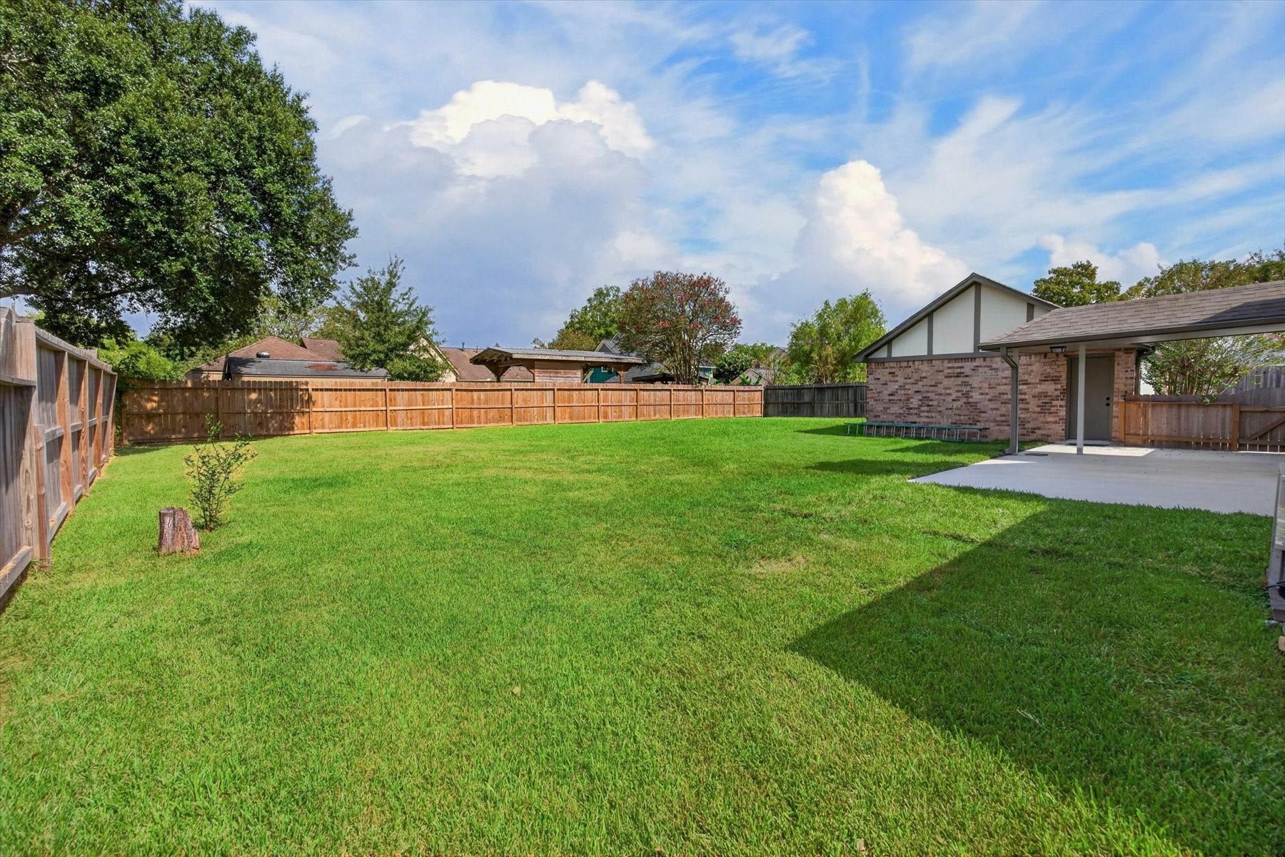1013 Londonderry Avenue, Friendswood, TX 77546 1013 Londonderry Avenue, Friendswood, TX 77546