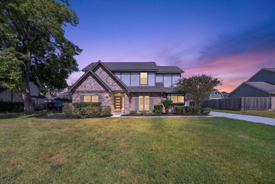 Property photo for 1013 Londonderry Avenue, Friendswood, TX