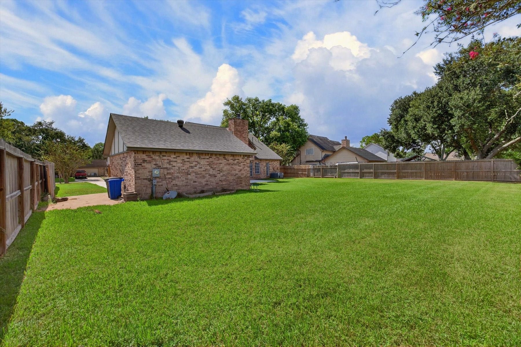 1013 Londonderry Avenue, Friendswood, TX 77546 1013 Londonderry Avenue, Friendswood, TX 77546