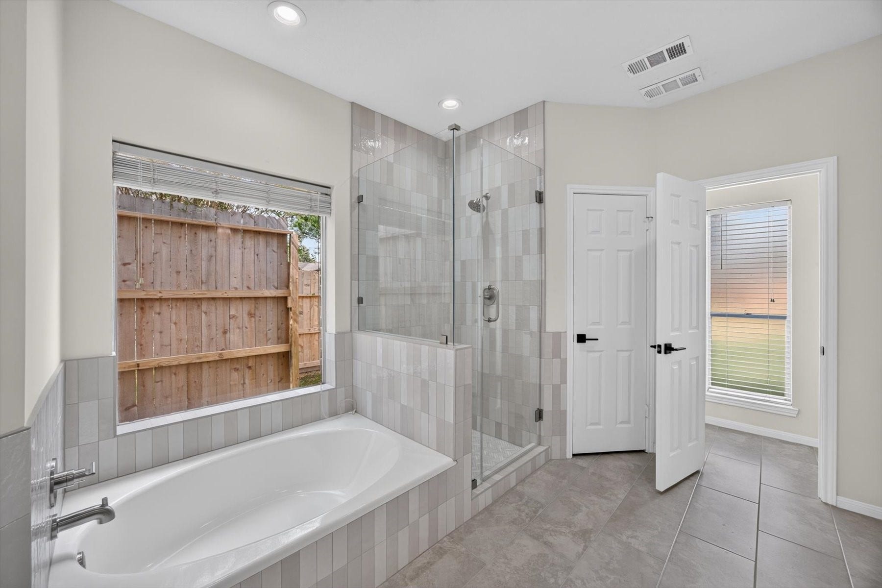 1013 Londonderry Avenue, Friendswood, TX 77546 1013 Londonderry Avenue, Friendswood, TX 77546