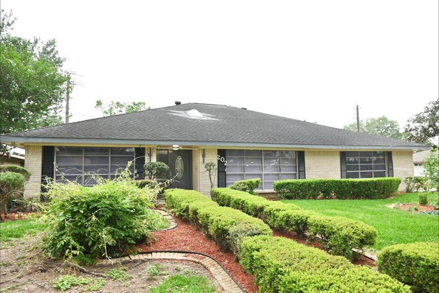 Property photo for 202 Coronation Drive, Houston, TX