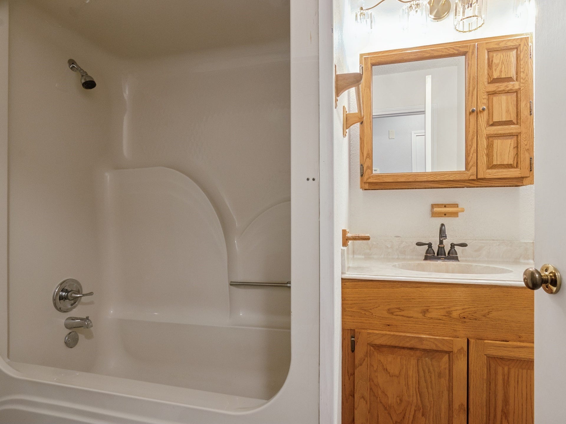 4430 Spears Road, #CR872, Manvel, TX 77578 Second Bathroom