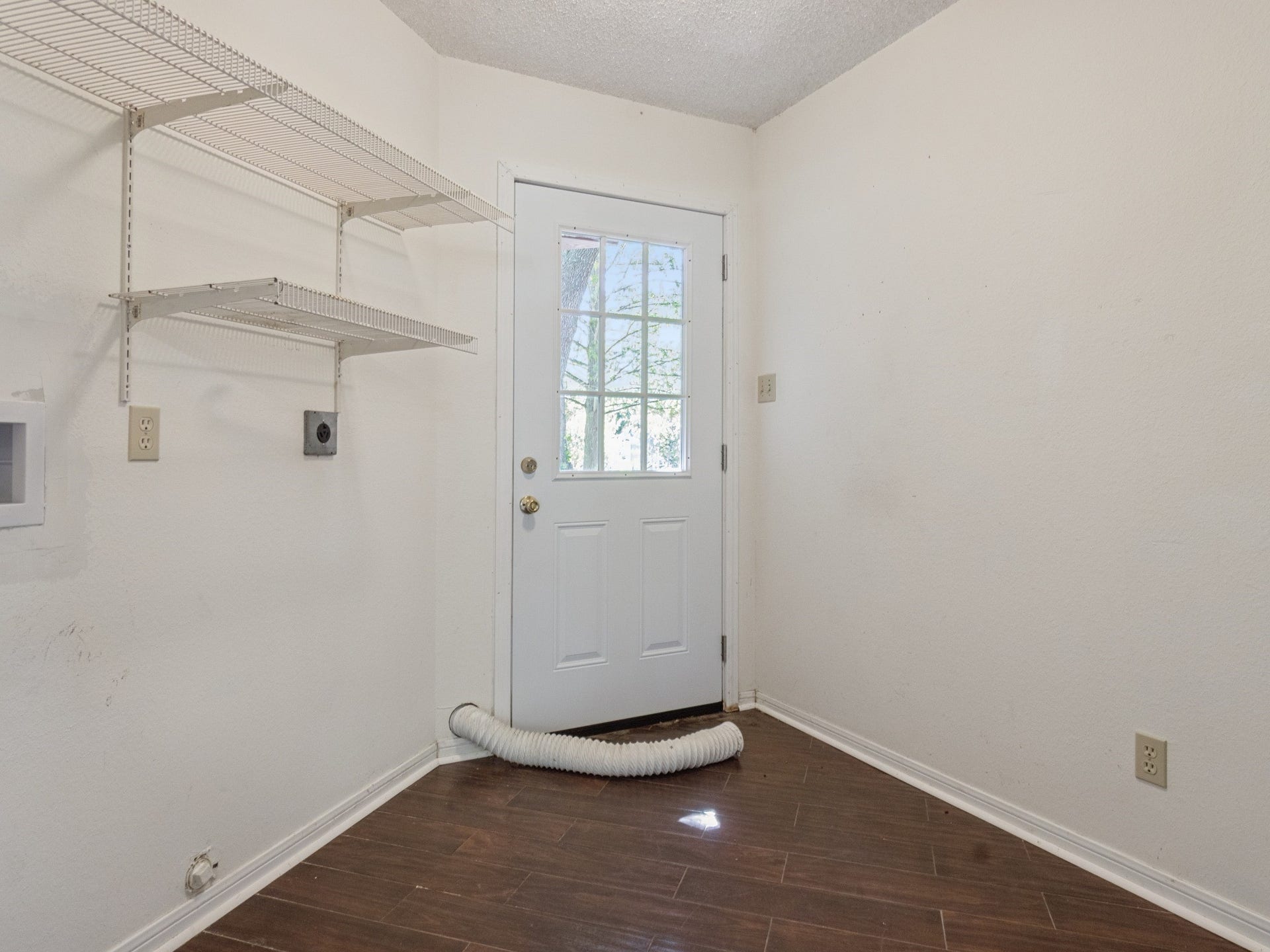 4430 Spears Road, #CR872, Manvel, TX 77578 Laundry
