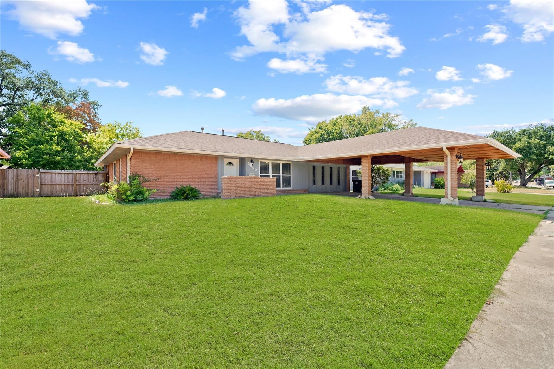2835 Dragonwick Drive, Houston, TX 77045 2835 Dragonwick Drive, Houston, TX 77045