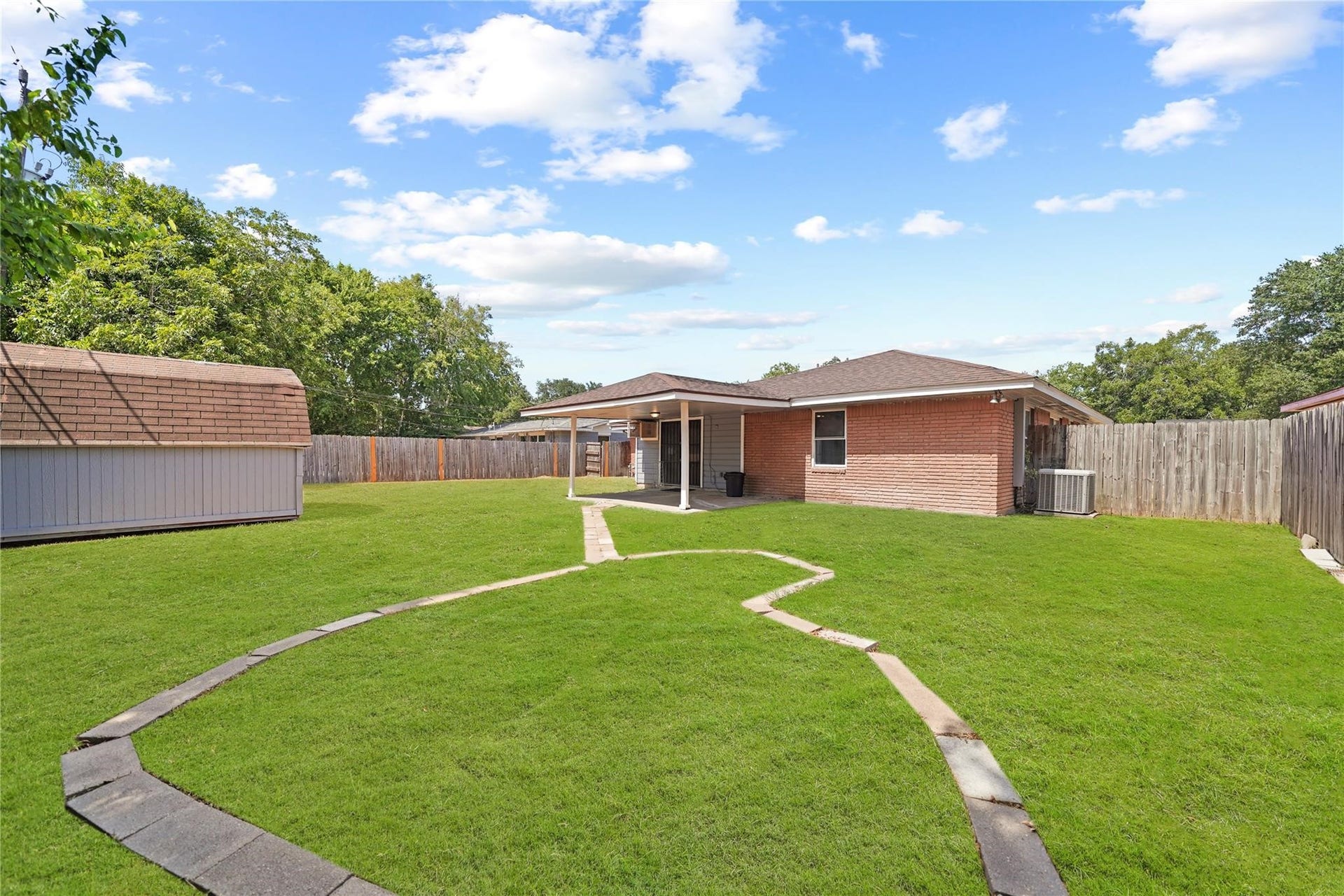 2835 Dragonwick Drive, Houston, TX 77045 2835 Dragonwick Drive, Houston, TX 77045