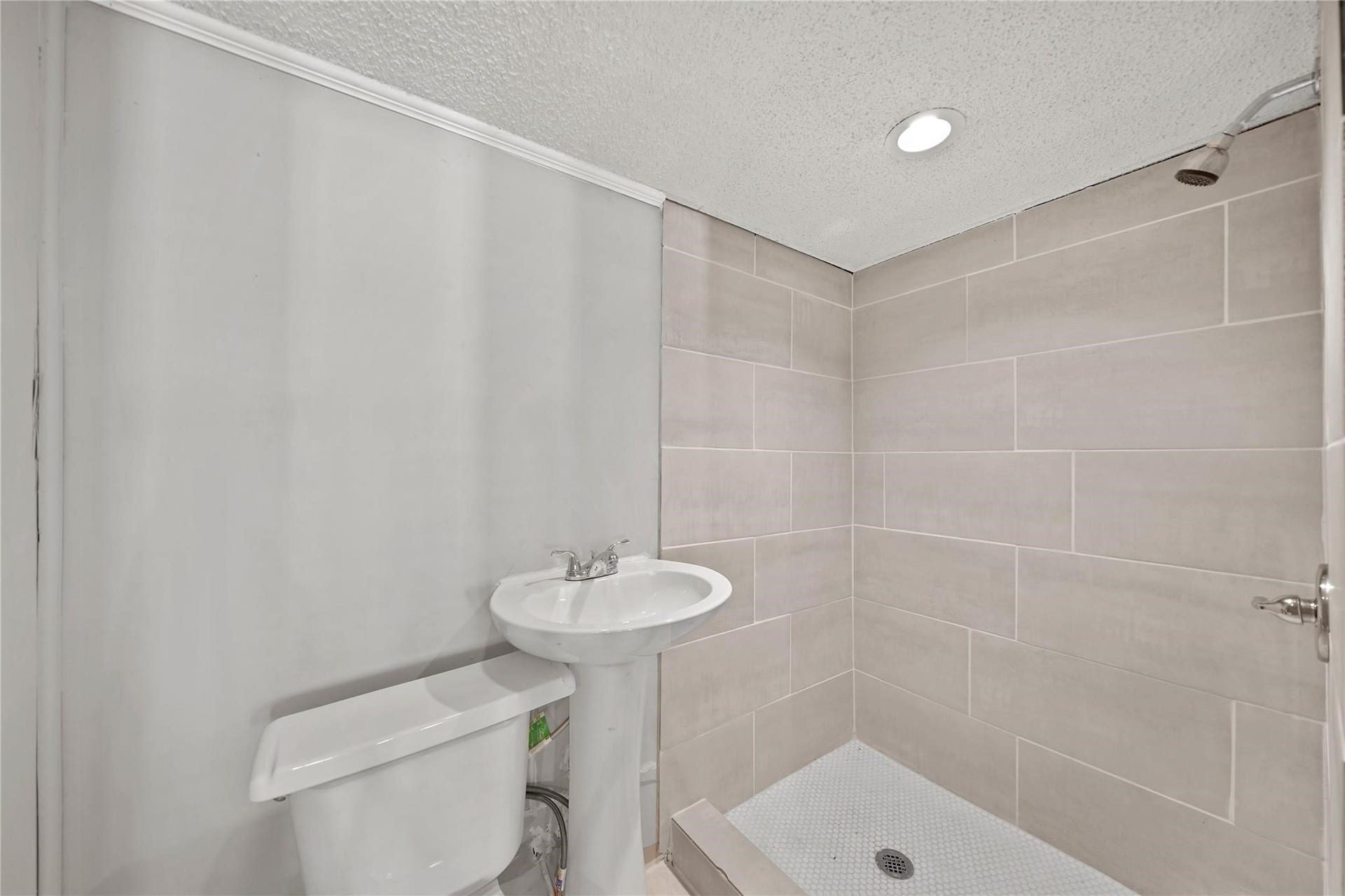2835 Dragonwick Drive, Houston, TX 77045 2835 Dragonwick Drive, Houston, TX 77045
