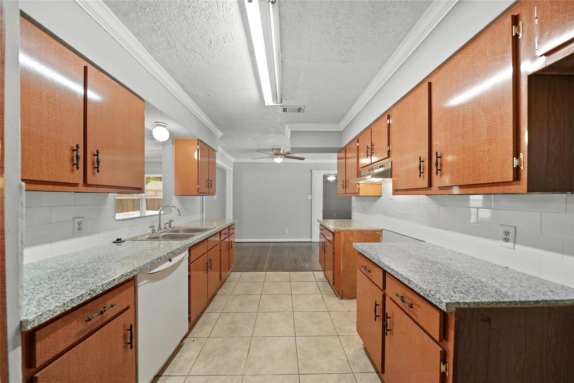 2835 Dragonwick Drive, Houston, TX 77045 2835 Dragonwick Drive, Houston, TX 77045