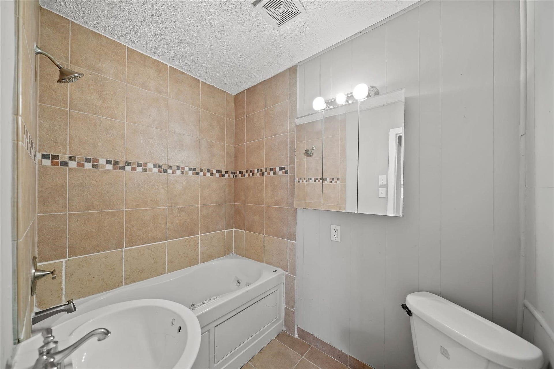2835 Dragonwick Drive, Houston, TX 77045 2835 Dragonwick Drive, Houston, TX 77045
