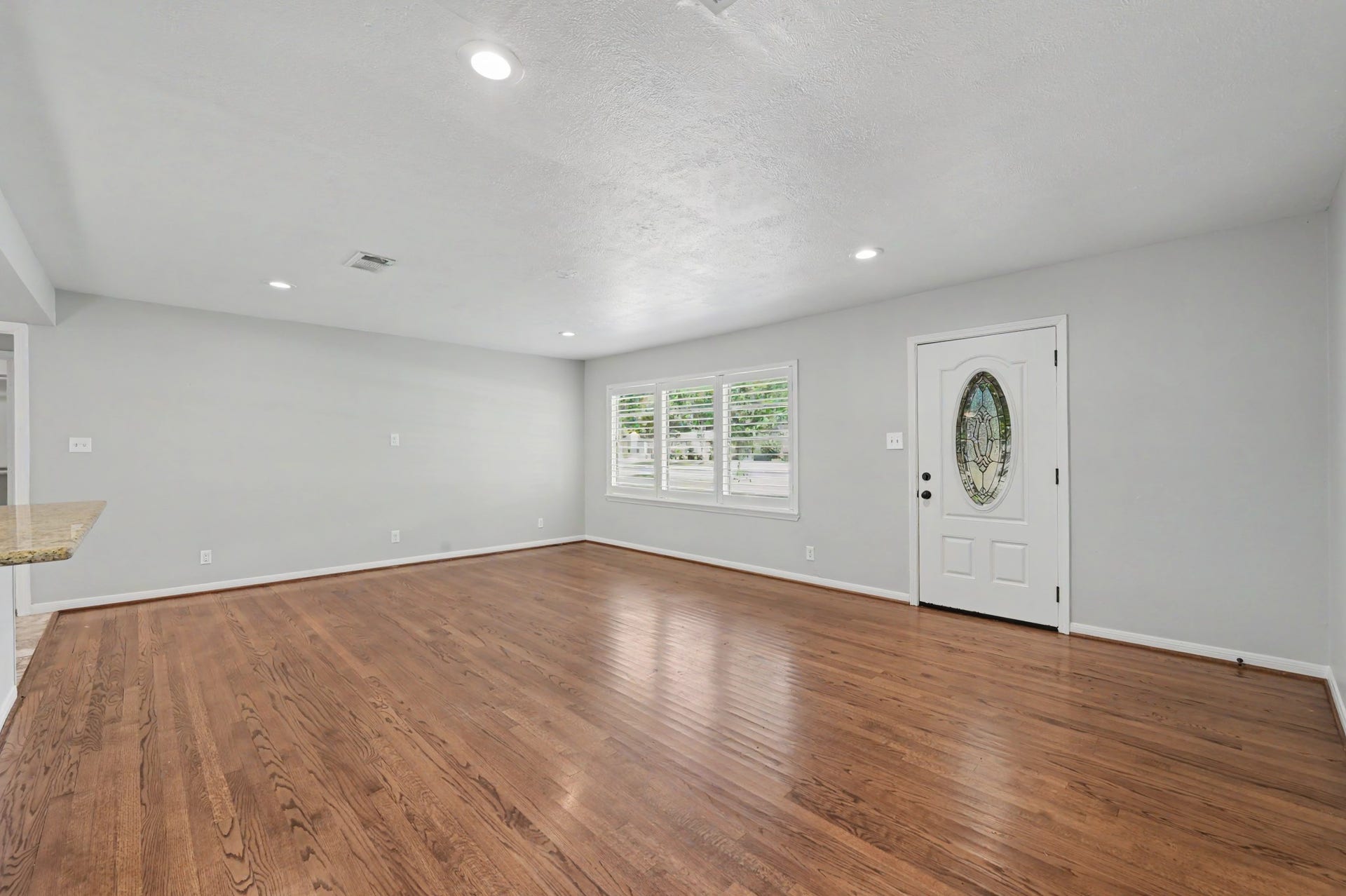 9613 Westview Drive, Houston, TX 77055 Another shot of the living room