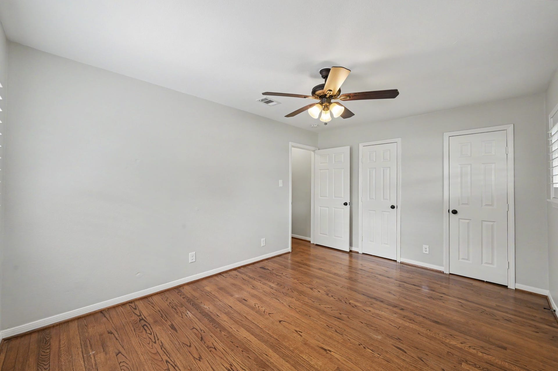 9613 Westview Drive, Houston, TX 77055 9613 Westview Drive, Houston, TX 77055