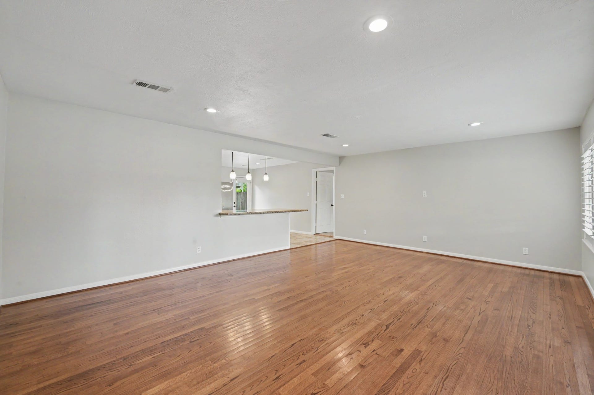 9613 Westview Drive, Houston, TX 77055 Large living / family room w wood floors and recess lighting