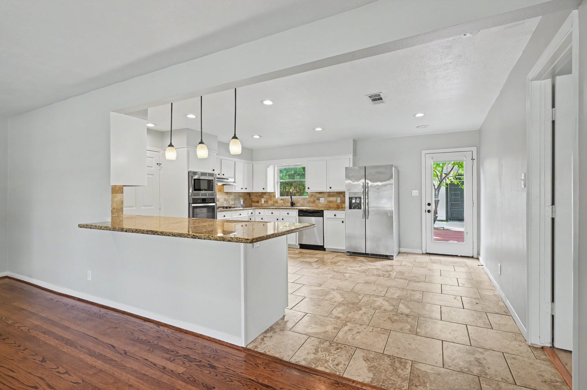 9613 Westview Drive, Houston, TX 77055 Large kitchen and dining area