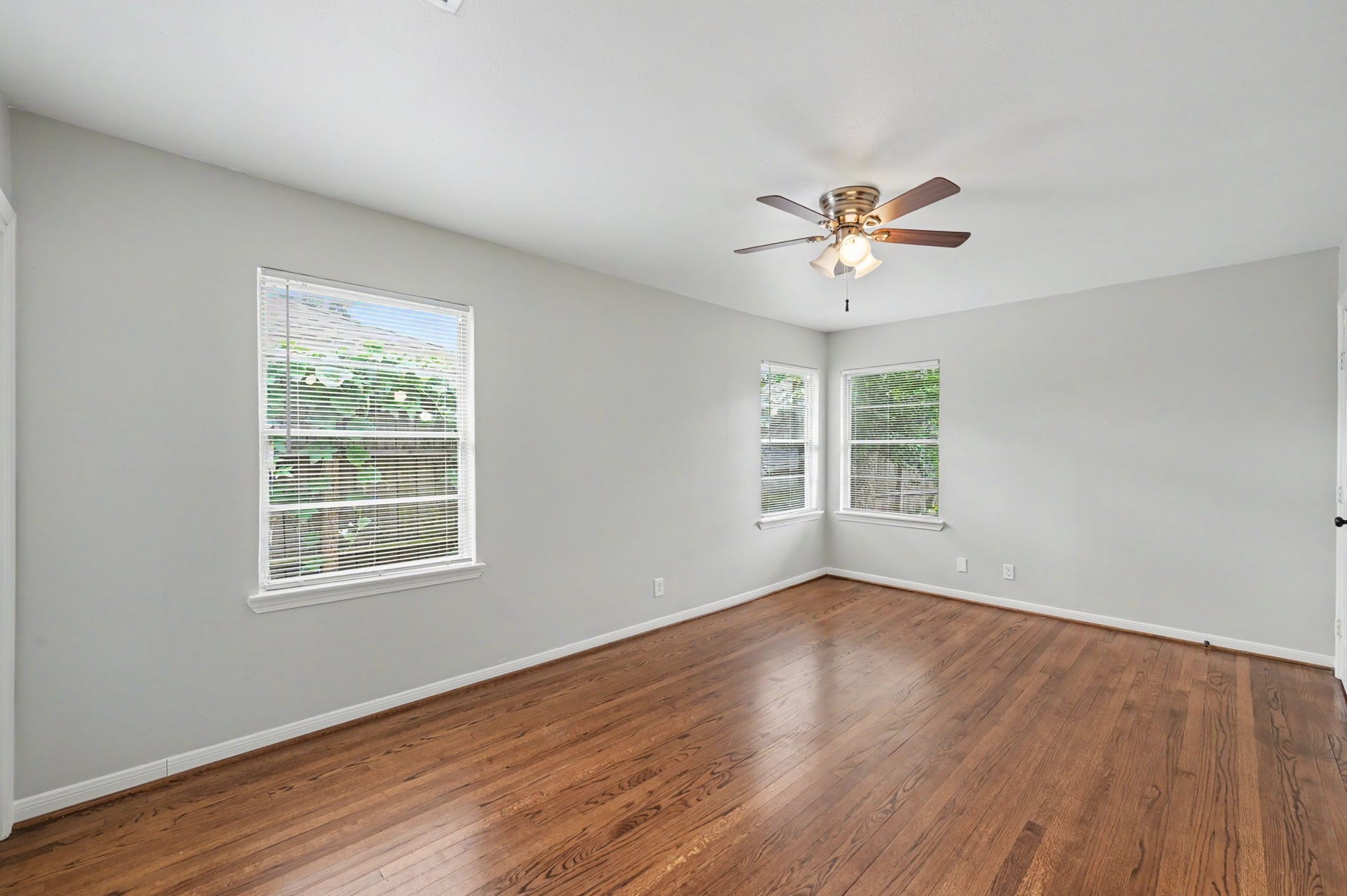 9613 Westview Drive, Houston, TX 77055 9613 Westview Drive, Houston, TX 77055