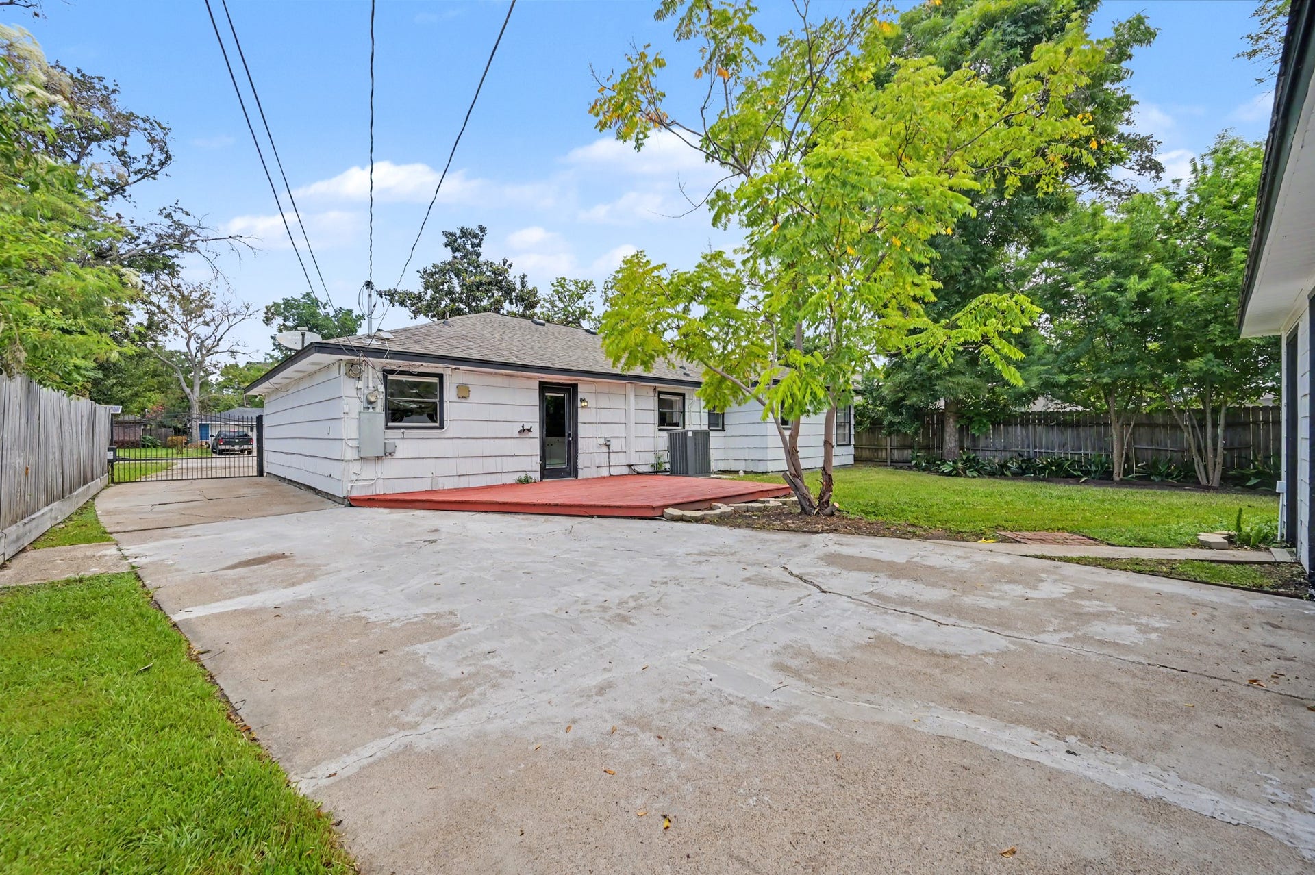 9613 Westview Drive, Houston, TX 77055 Lots of driveway in the front and side and back of home!!