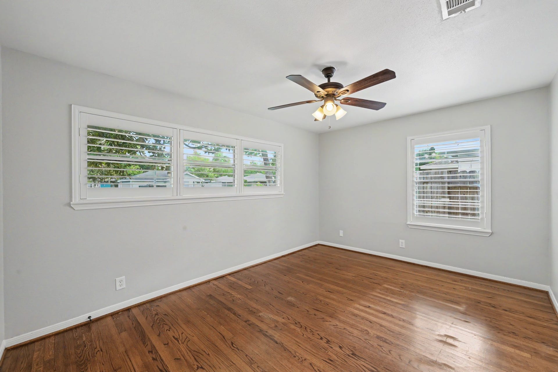 9613 Westview Drive, Houston, TX 77055 Secondary bedroom
