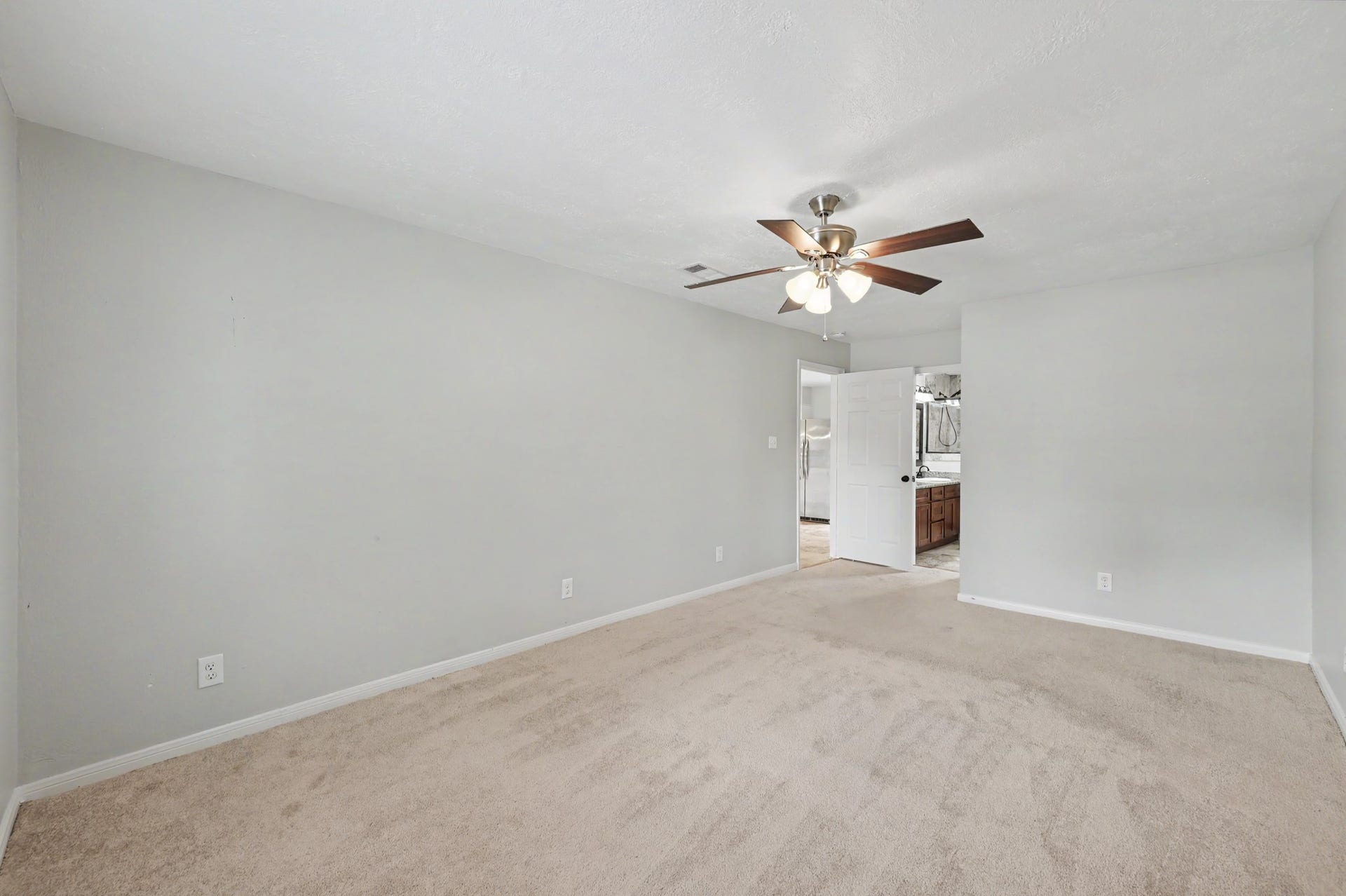 9613 Westview Drive, Houston, TX 77055 9613 Westview Drive, Houston, TX 77055