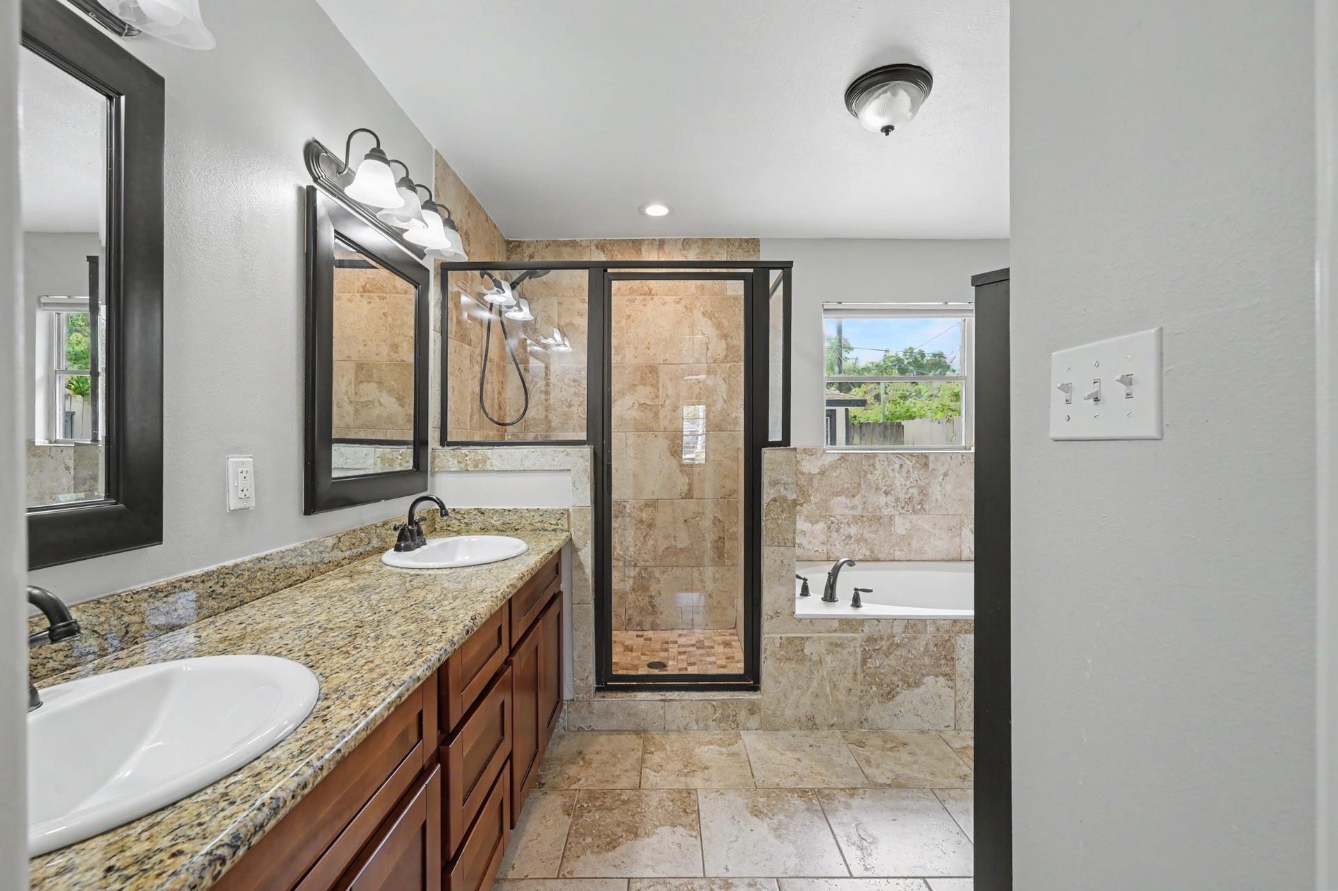 9613 Westview Drive, Houston, TX 77055 9613 Westview Drive, Houston, TX 77055