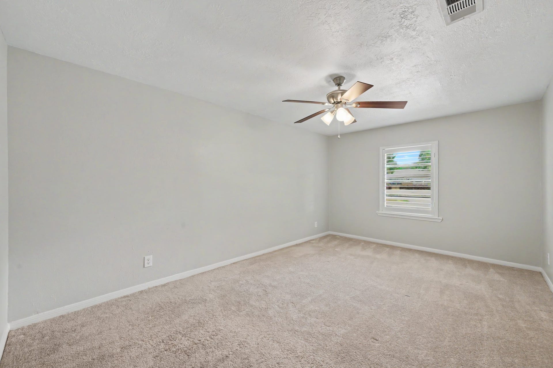 9613 Westview Drive, Houston, TX 77055 9613 Westview Drive, Houston, TX 77055