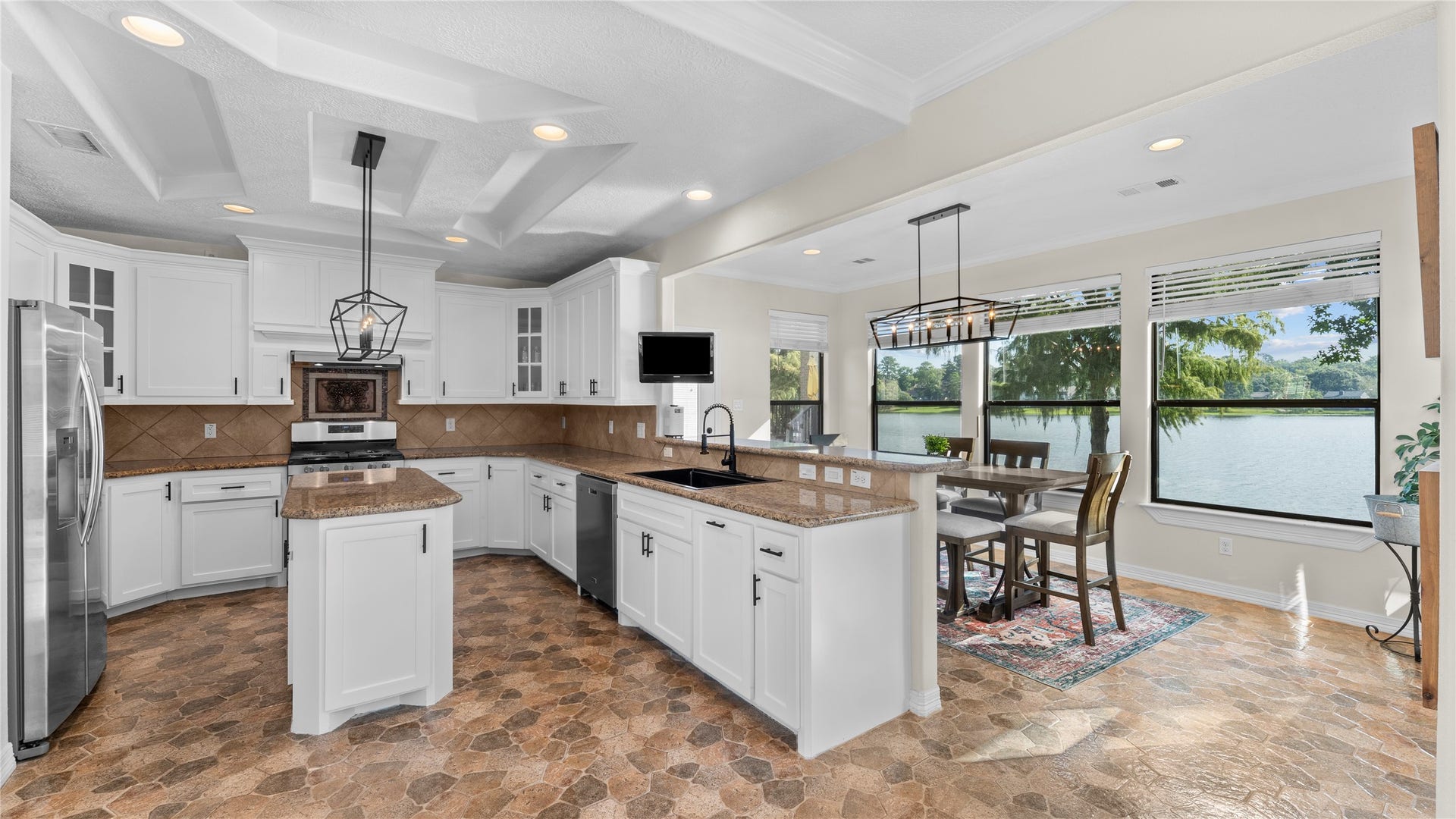 1600 Wimbledon Drive, Huntsville, TX 77340 Open kitchen looking toward breakfast area.