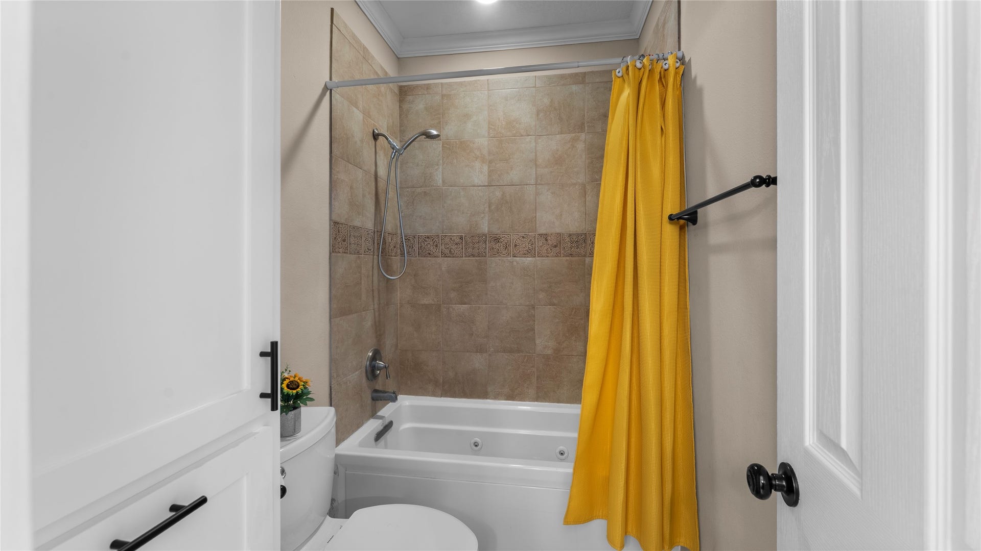 1600 Wimbledon Drive, Huntsville, TX 77340 1600 Wimbledon Drive, Huntsville, TX 77340