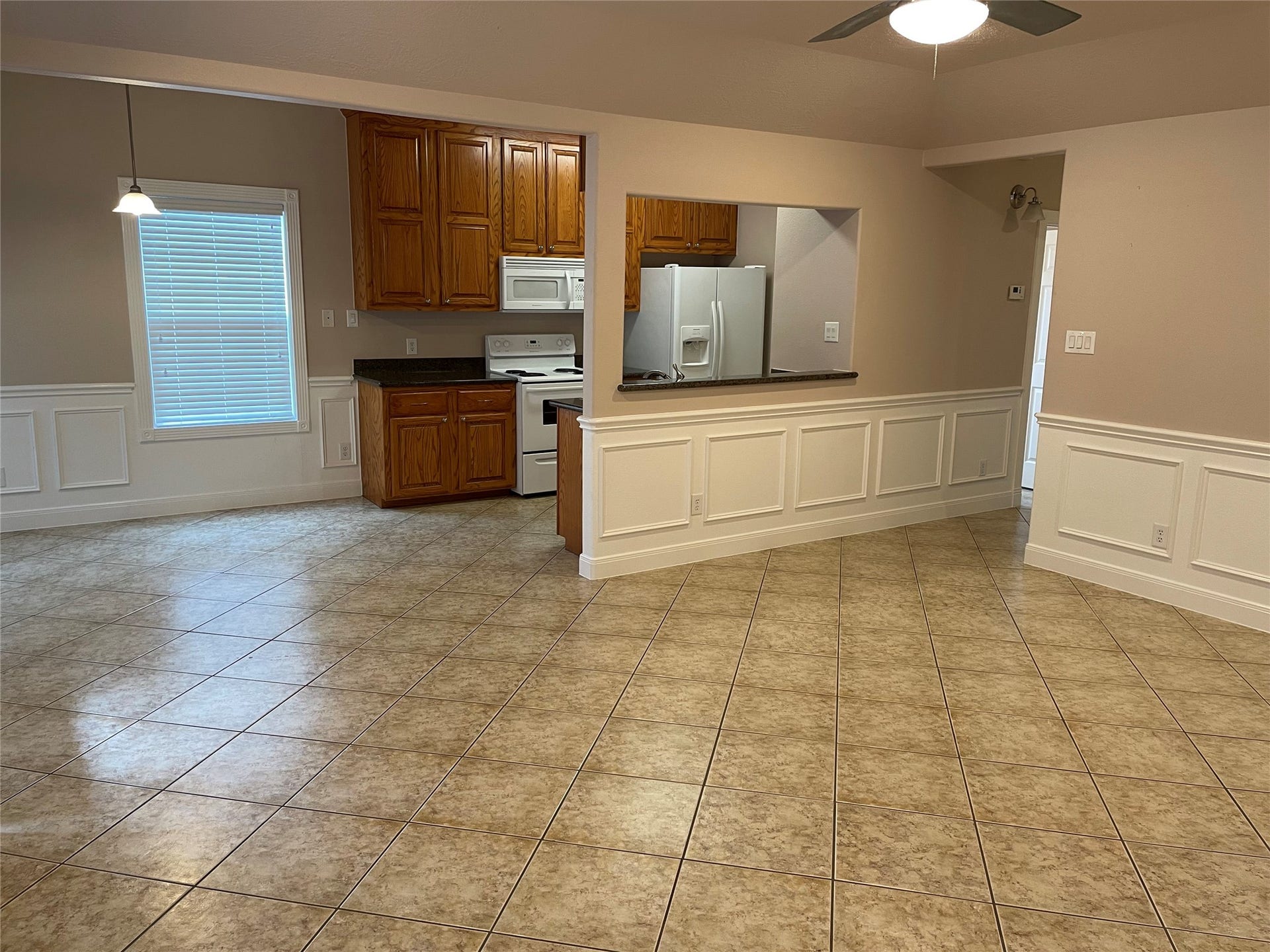 1018 S Booth Lane, Alvin, TX 77511 Unit B living, dining and kitchen areas all open