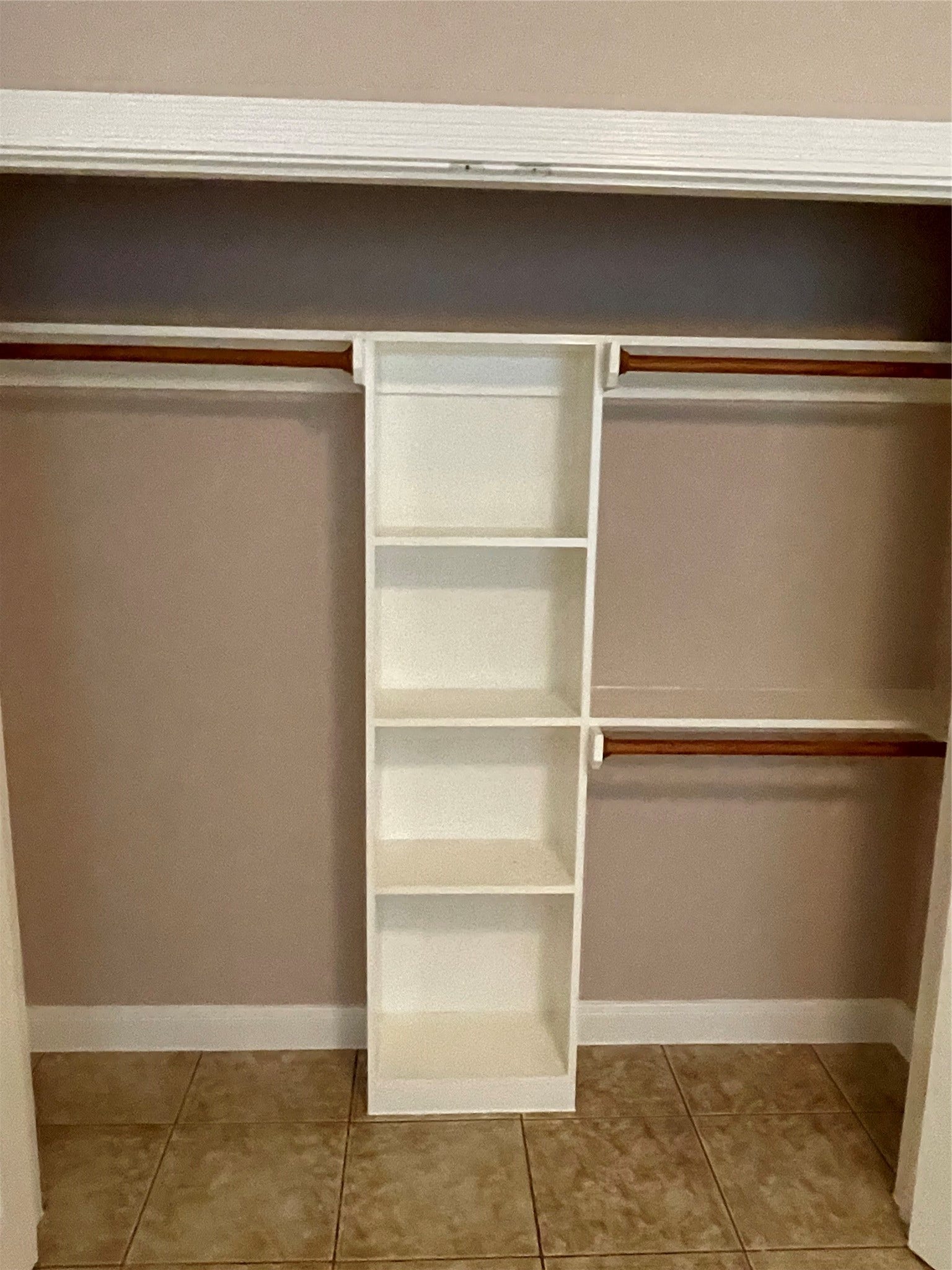 1018 S Booth Lane, Alvin, TX 77511 Unit B second bedroom closet