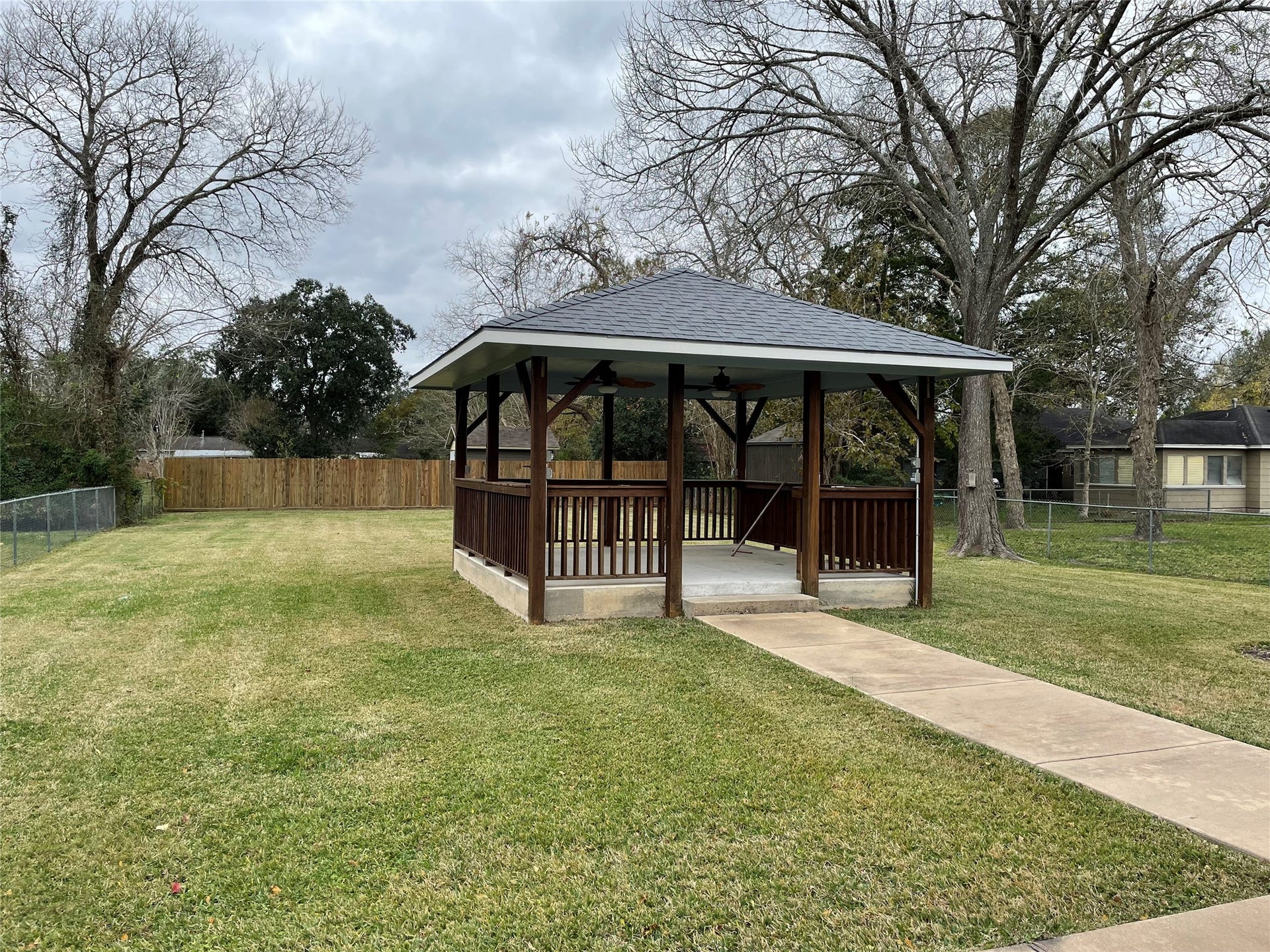 1018 S Booth Lane, Alvin, TX 77511 Large backyard with gazebo