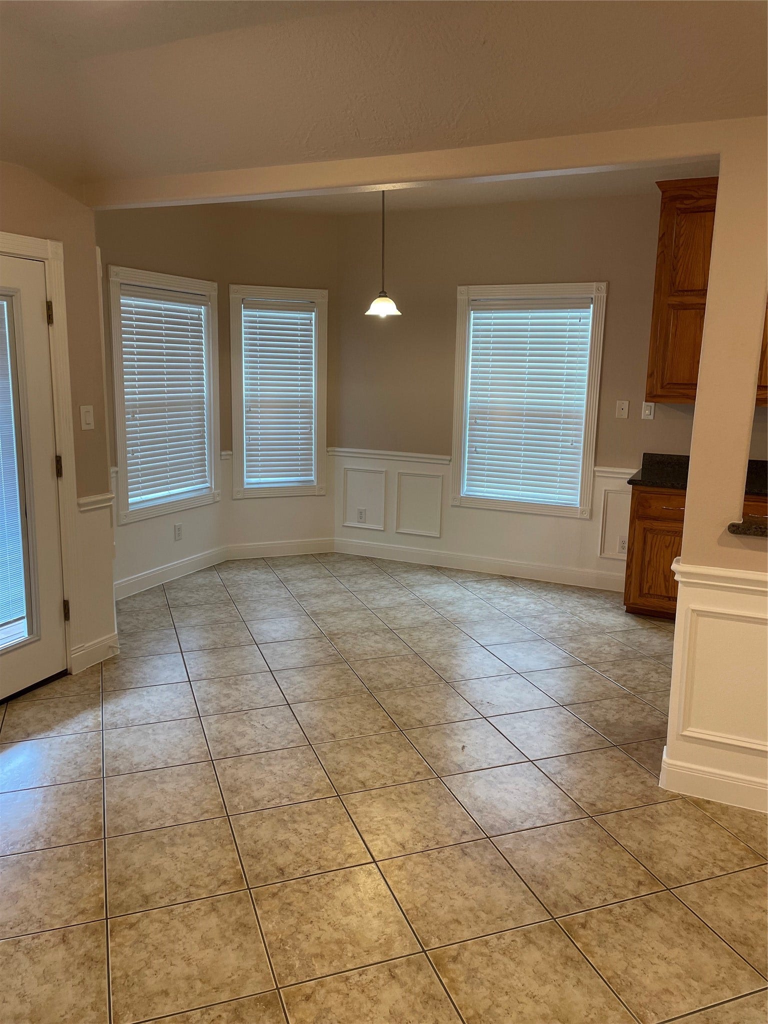 1018 S Booth Lane, Alvin, TX 77511 Unit B dining room