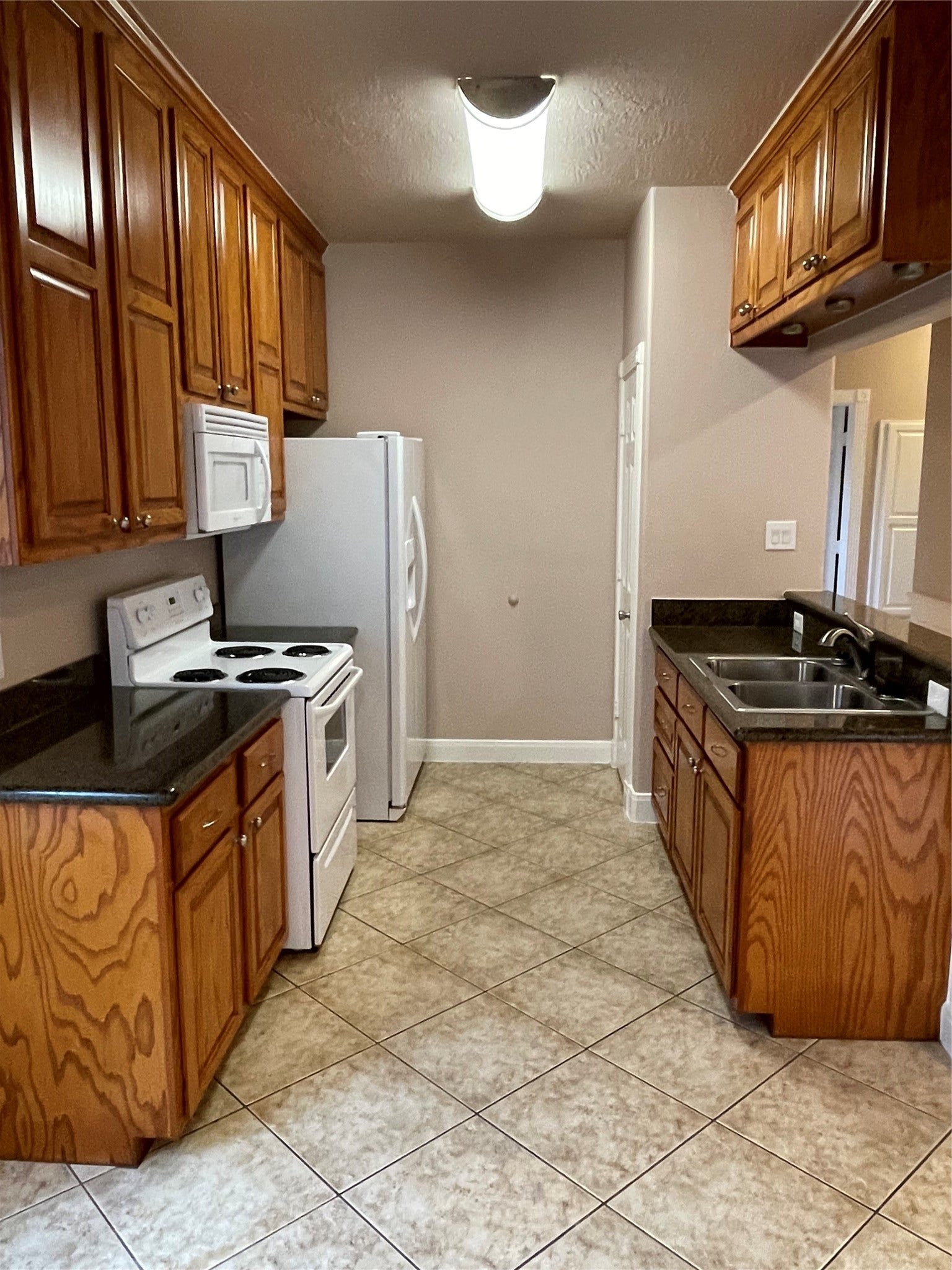 1018 S Booth Lane, Alvin, TX 77511 Unit B Kitchen