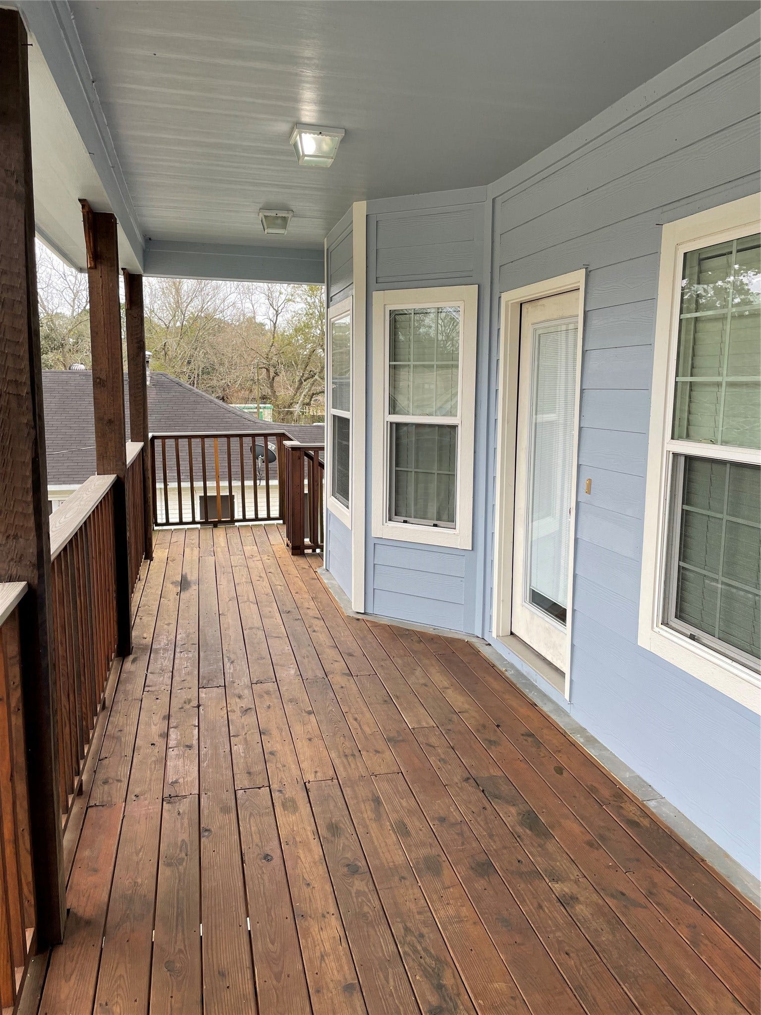 1018 S Booth Lane, Alvin, TX 77511 Unit B front deck