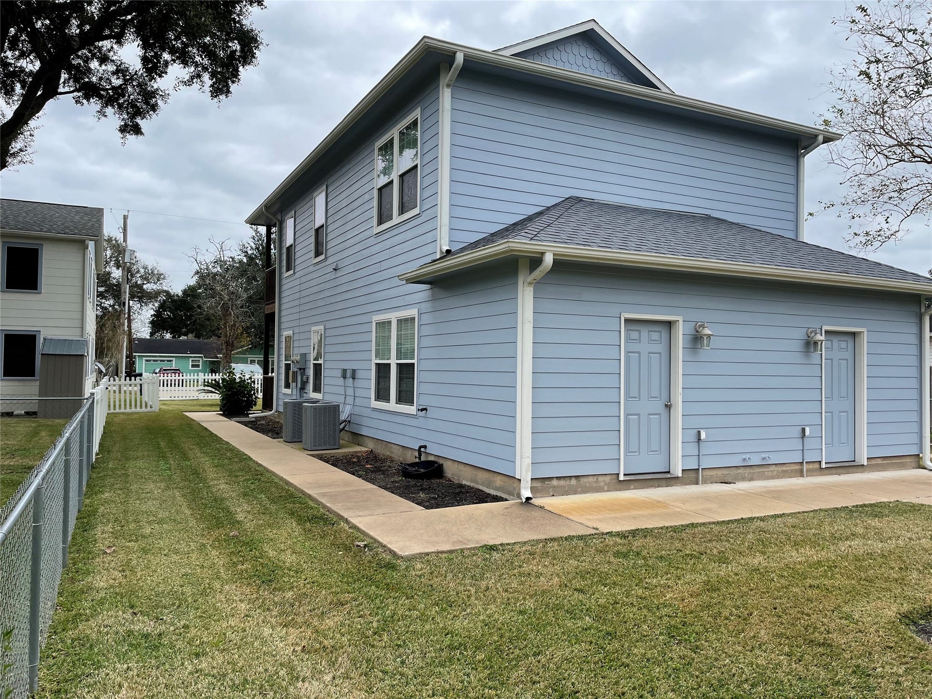 1018 S Booth Lane, Alvin, TX 77511 Back of unit with storage for each unit