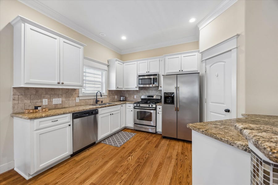 Property photo for 1017 W 16th Street, Houston, TX