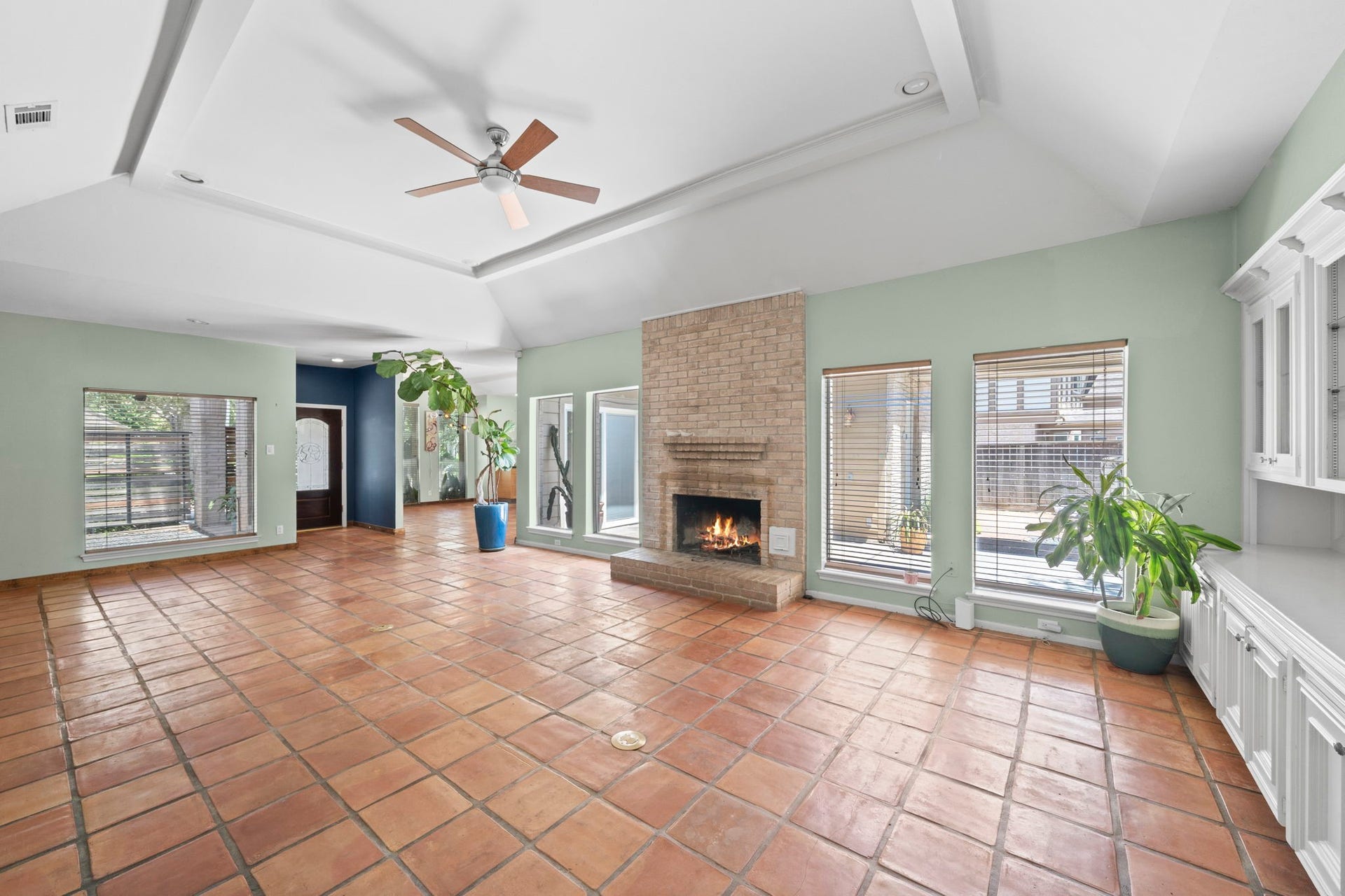 11807 Carriage Hill Drive, Houston, TX 77077 Living room