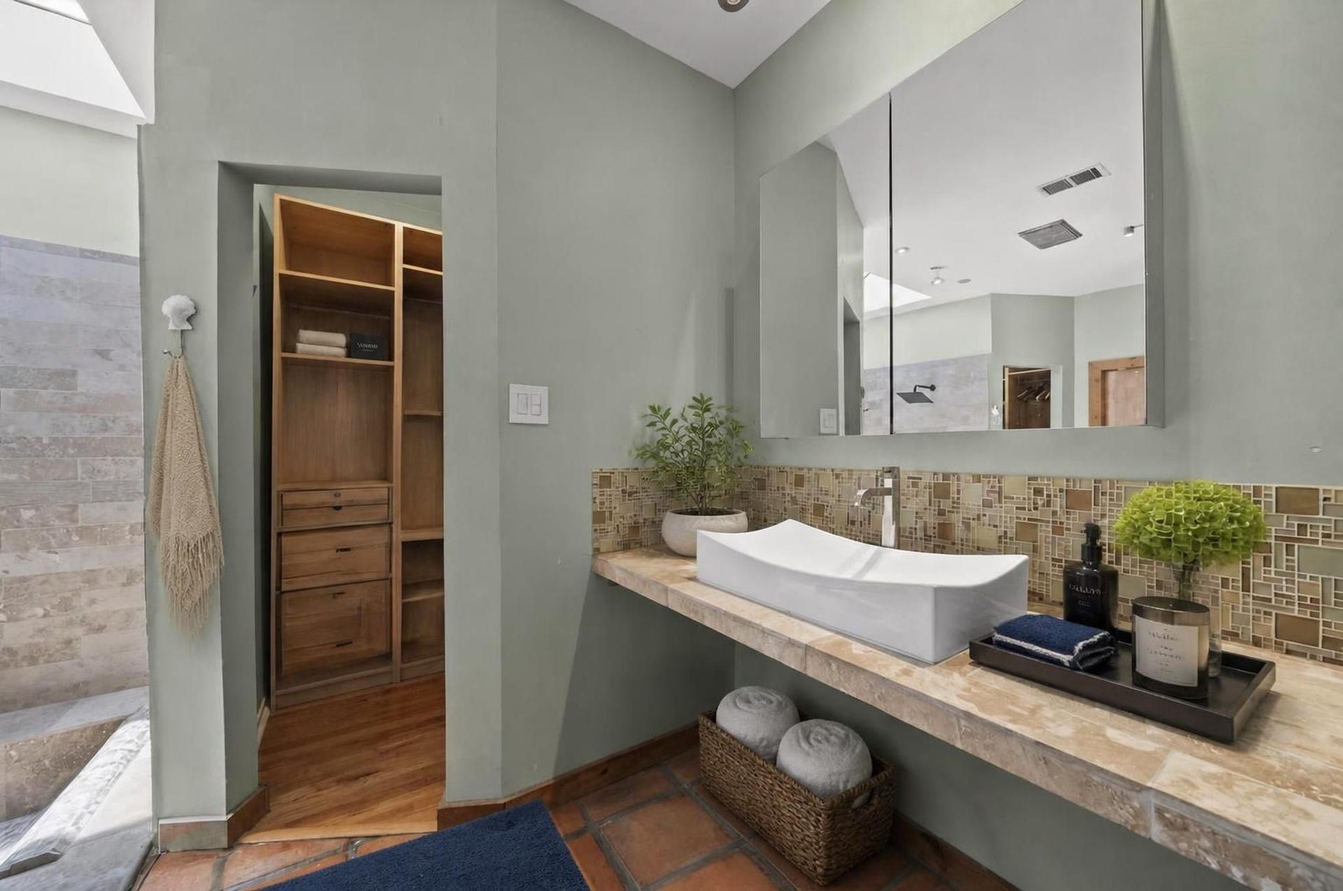 11807 Carriage Hill Drive, Houston, TX 77077 Primary suite bathroom