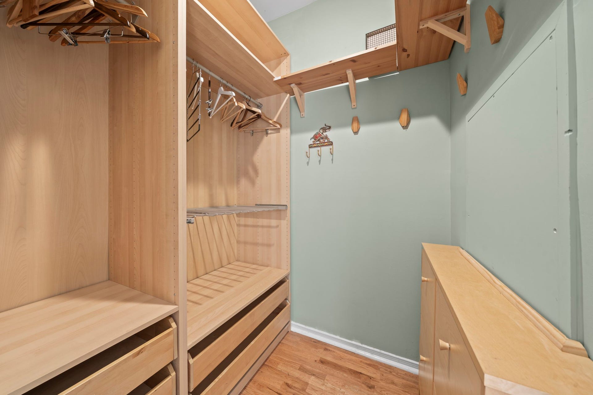 11807 Carriage Hill Drive, Houston, TX 77077 Primary closet