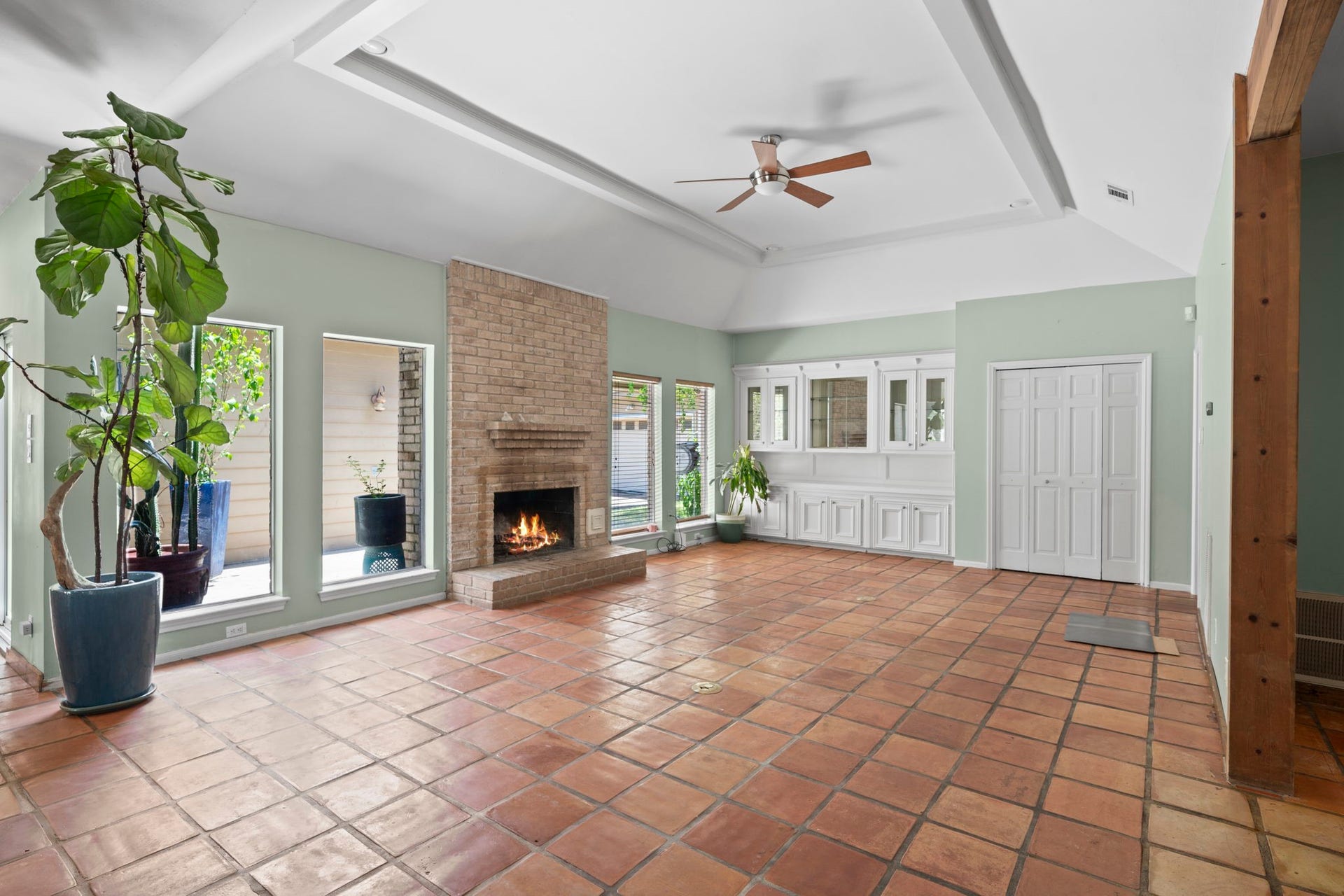 11807 Carriage Hill Drive, Houston, TX 77077 Living room