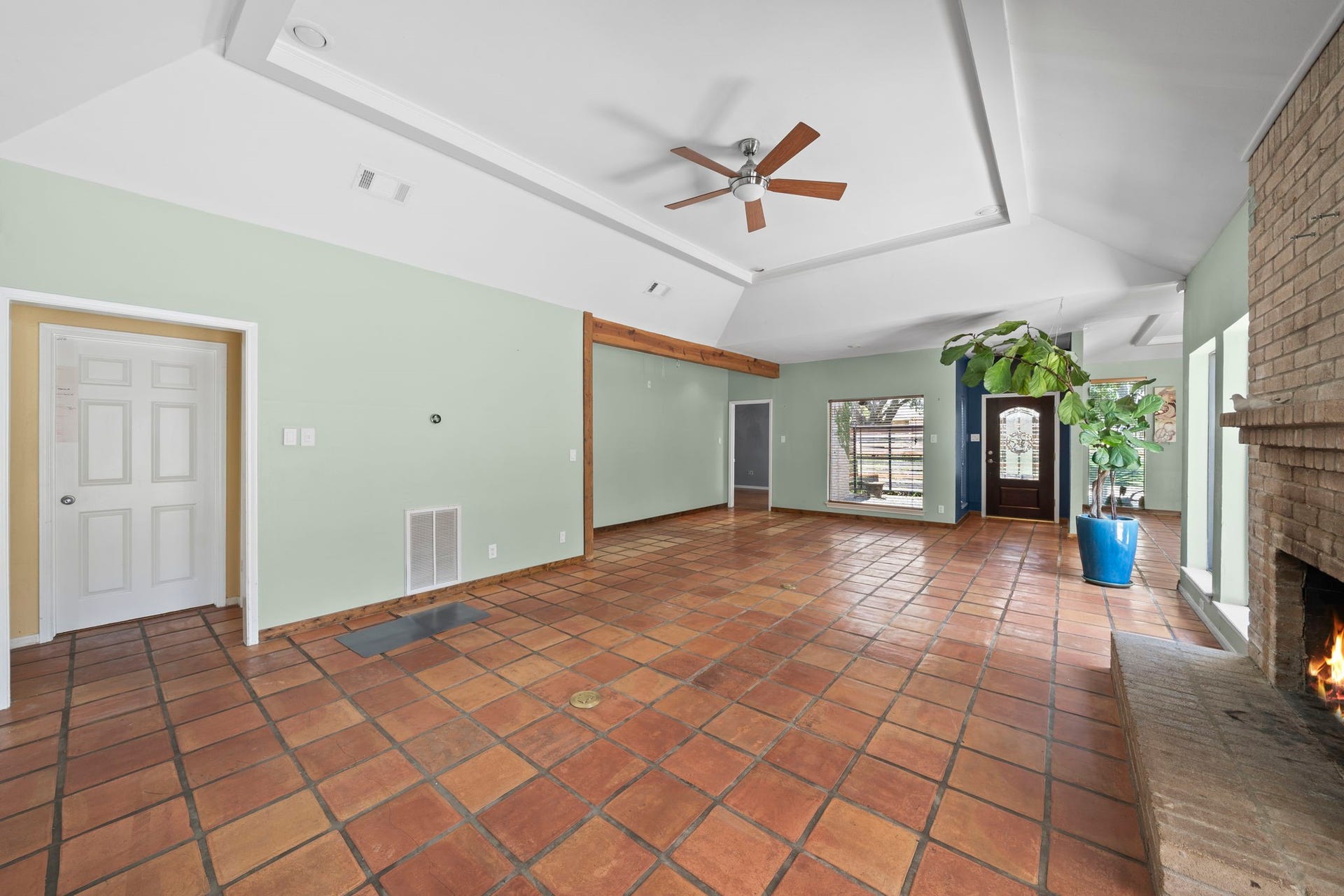 11807 Carriage Hill Drive, Houston, TX 77077 Living room