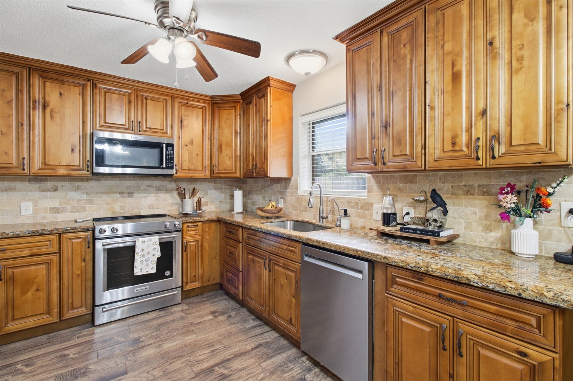 110 S Bow Drive, Jones Creek, TX 77541 Kitchen