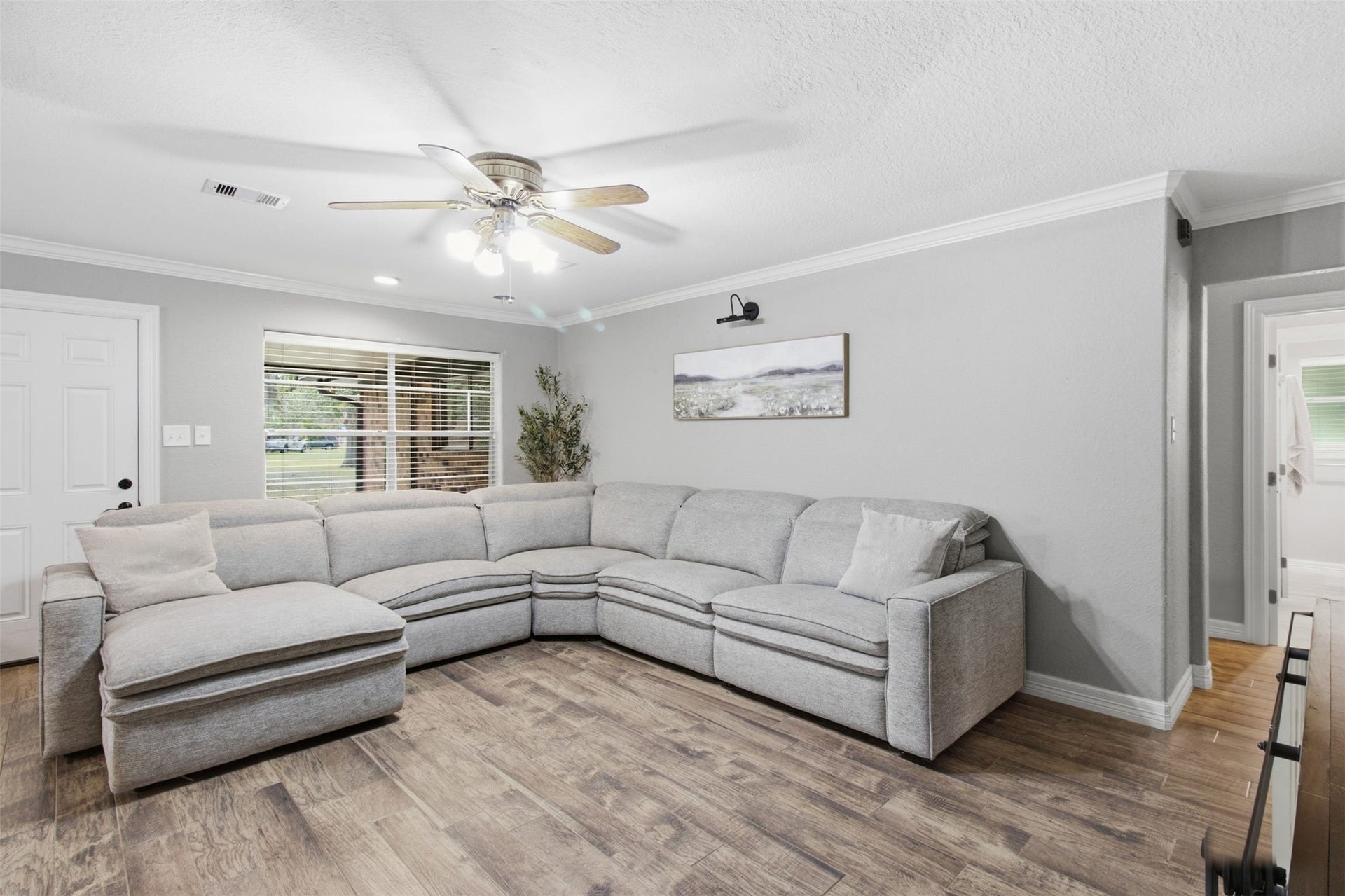 110 S Bow Drive, Jones Creek, TX 77541 Living Room