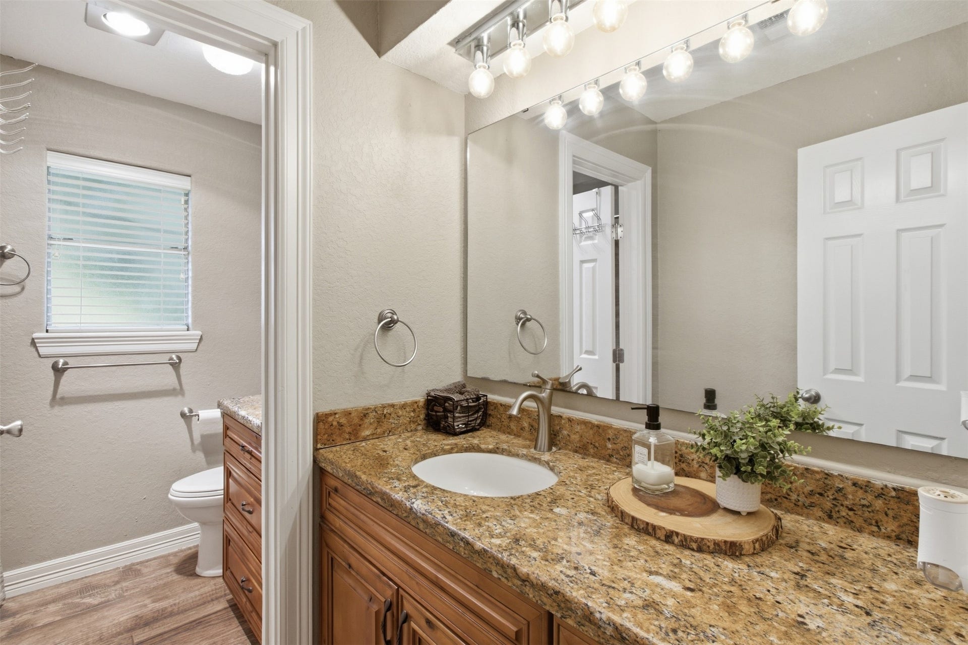 110 S Bow Drive, Jones Creek, TX 77541 Bathroom 2