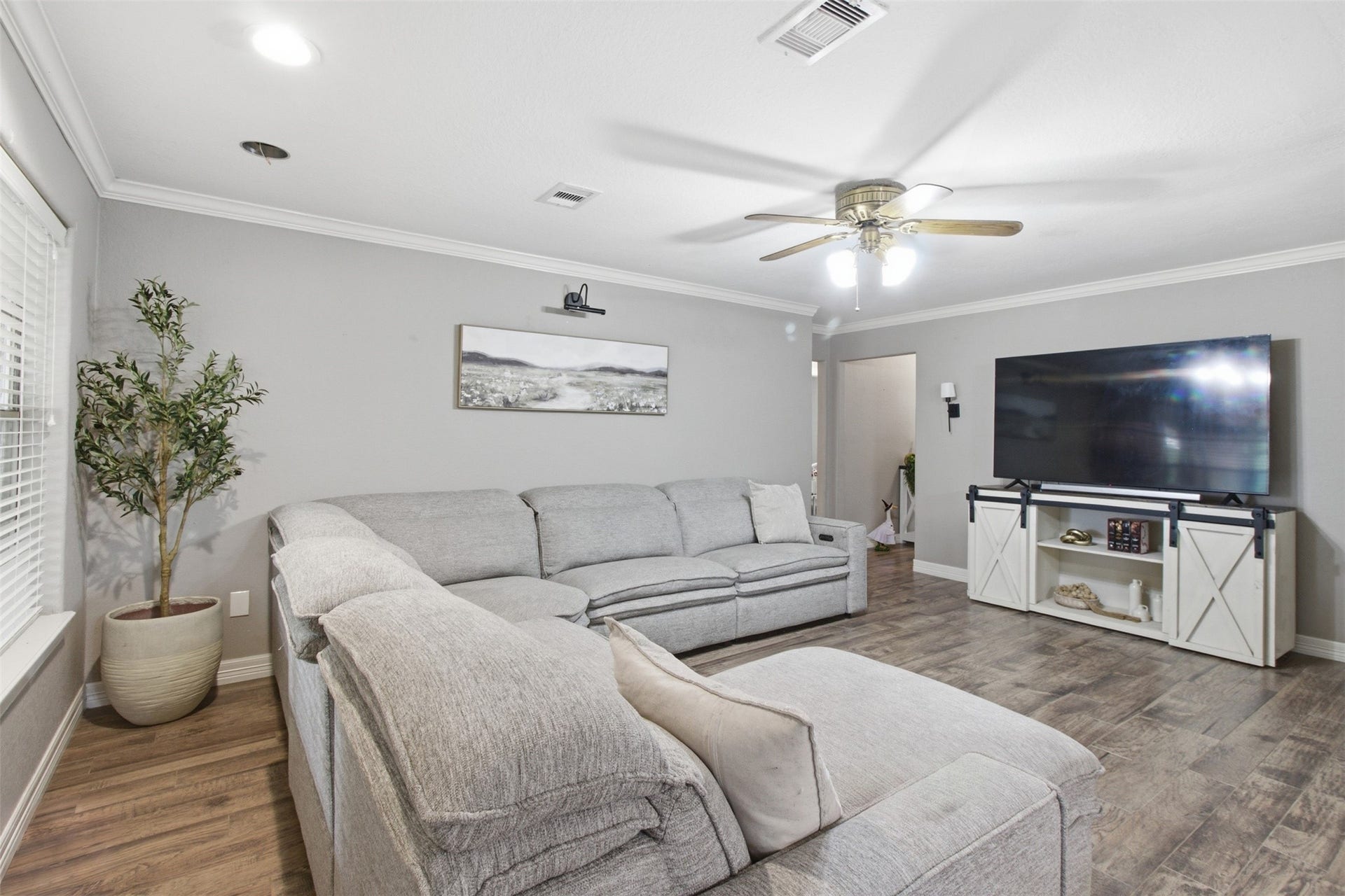 110 S Bow Drive, Jones Creek, TX 77541 Living Room